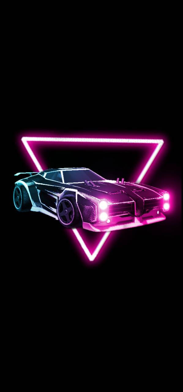 Rocket League Phone 桌布 壁紙 — 一輛時尚的未來主義跑車在黑色背景上發光的粉紅色三角形內閃爍著霓虹粉紅和藍色燈光。