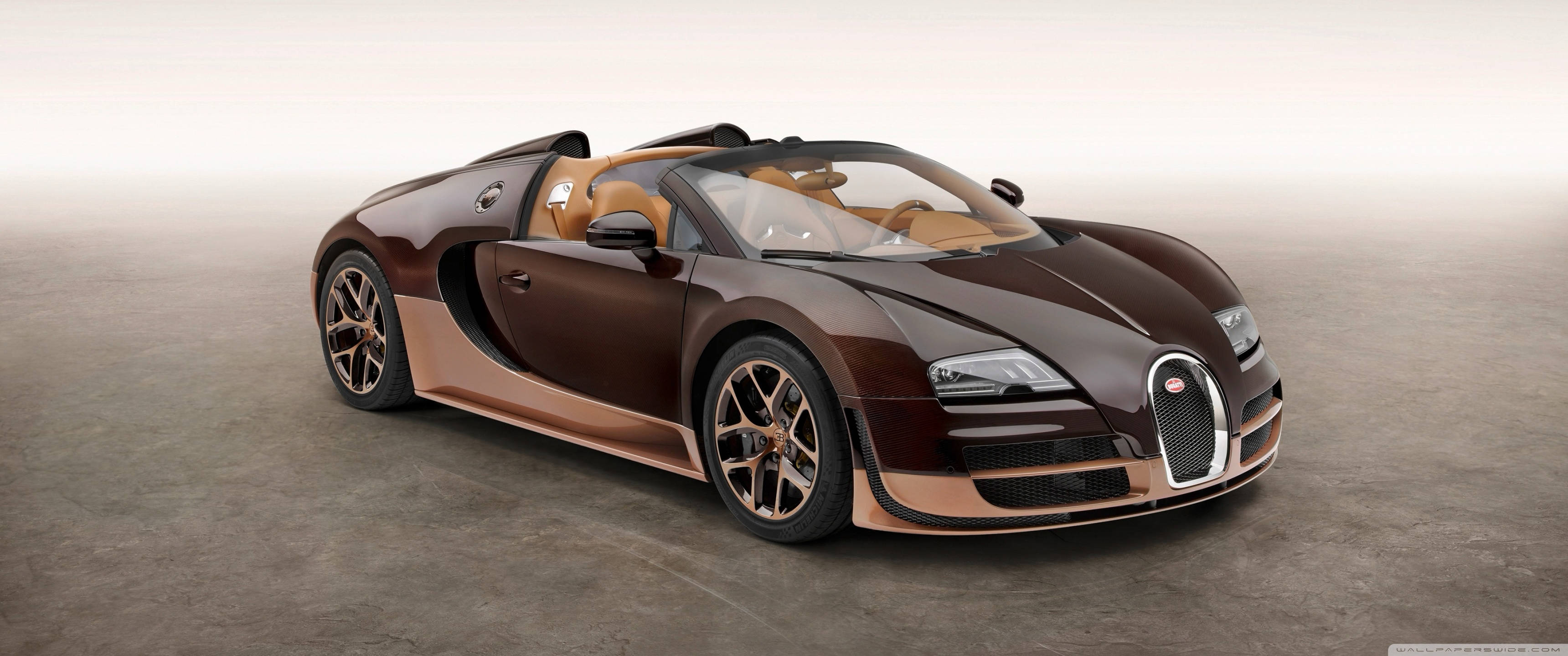 Cool Bugatti 桌布 壁紙 — 一輛時尚的棕色和銅色Bugatti Veyron Grand Sport敞篷車，配備棕褐色皮革內裝，停在簡約的混凝土工作室地板上。
