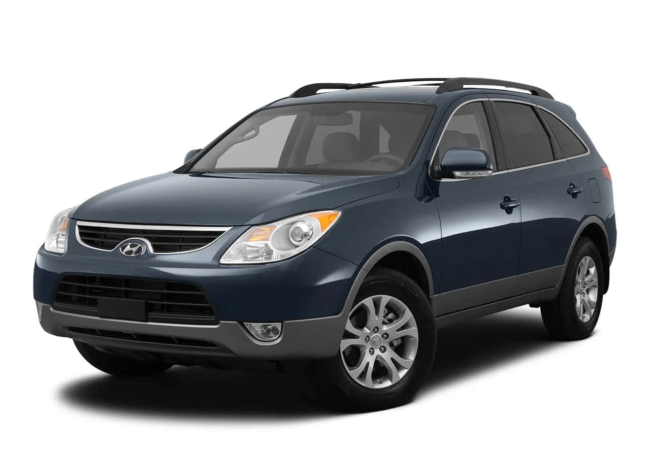 Hyundai Veracruz 桌布 壁紙 — 一輛時尚的深藍色現代Santa Fe SUV在攝影棚燈光下，以乾淨的白色背景展示。