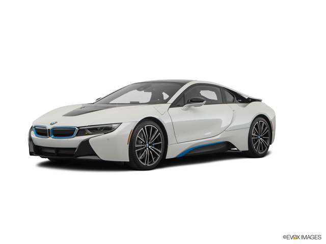 BMW 動圖 桌布 壁紙 — 一輛時尚的白色BMW i8跑車，帶有藍色飾邊和黑色輪圈，在工作室燈光下展示。