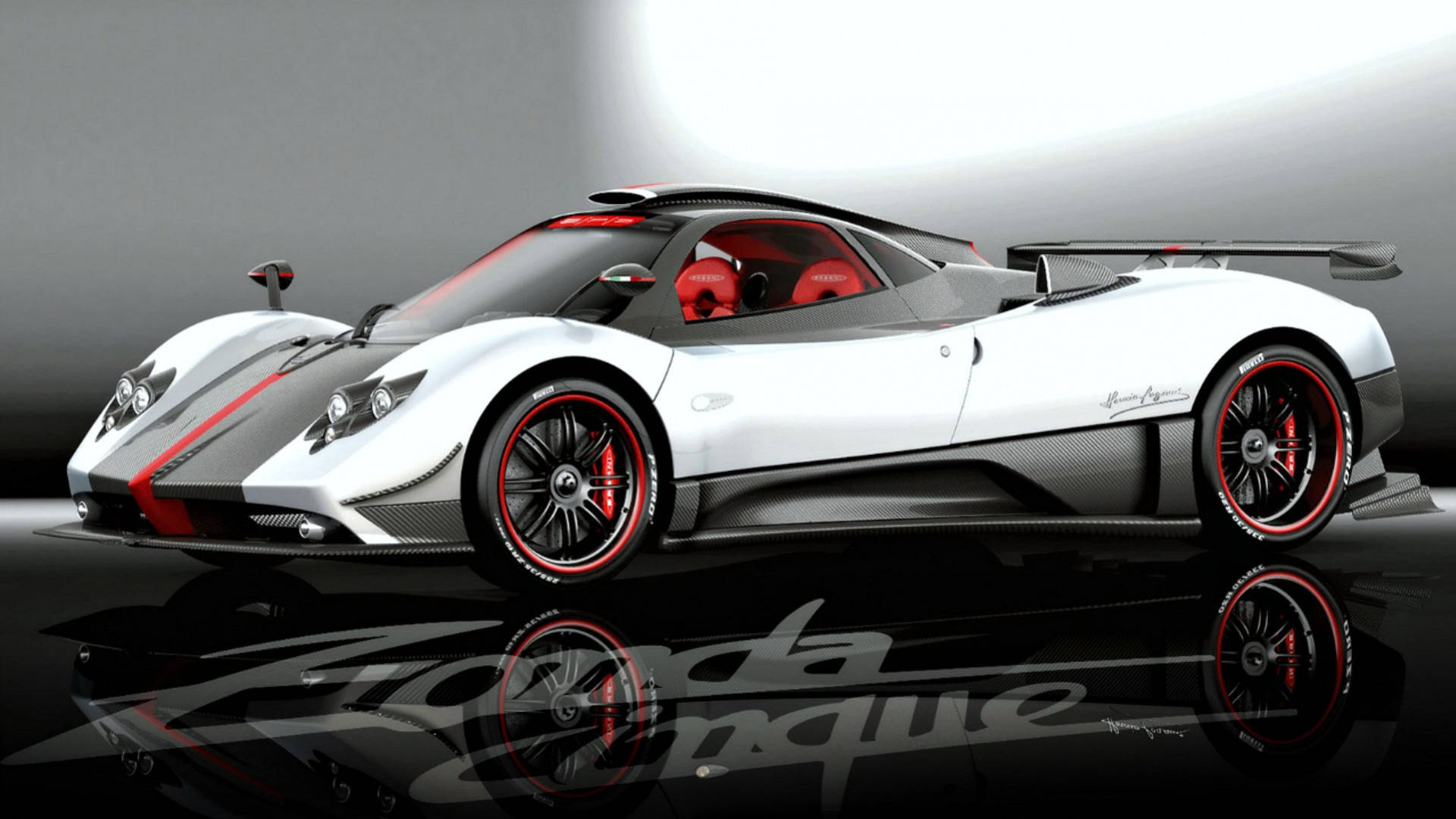 pagani iPhone 桌布 壁紙 — 一輛時尚的白色和紅色帕加尼Zonda Cinque跑車，帶有黑色飾邊和紅色座椅，在光亮的黑色地板上以工作室燈光展示。