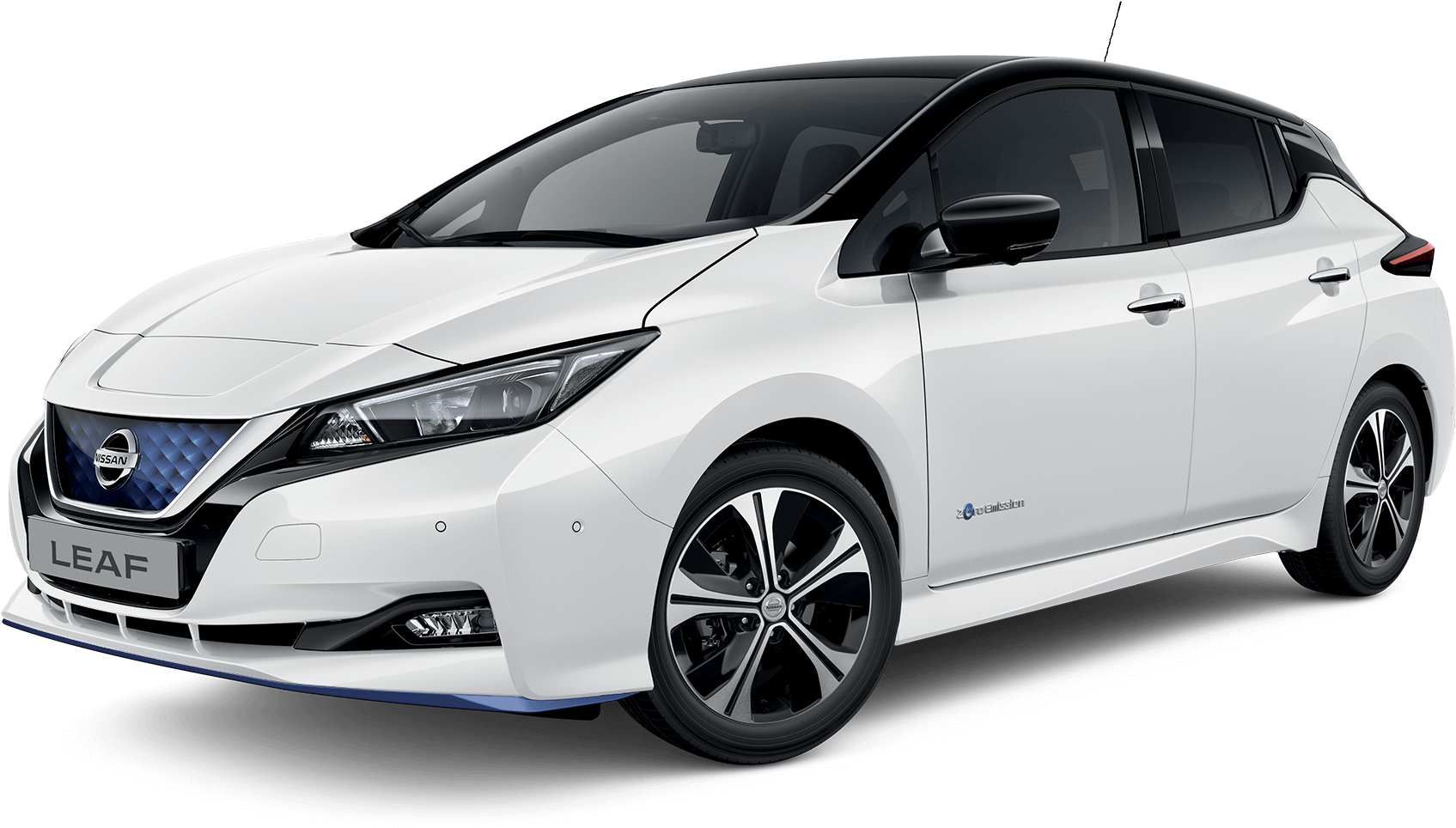 日產 桌布 壁紙 — 一輛時尚的白色日產Leaf電動車在黑色背景下的攝影棚燈光中展示。