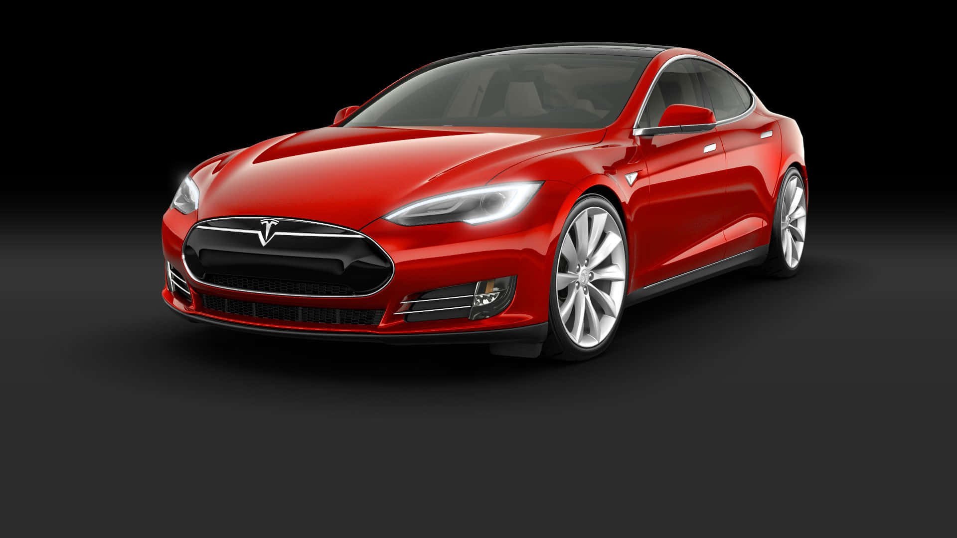 特斯拉 桌布 壁紙 — 一輛時尚的紅色Tesla Model S電動車在攝影棚燈光下，在深色漸變背景上閃閃發光。