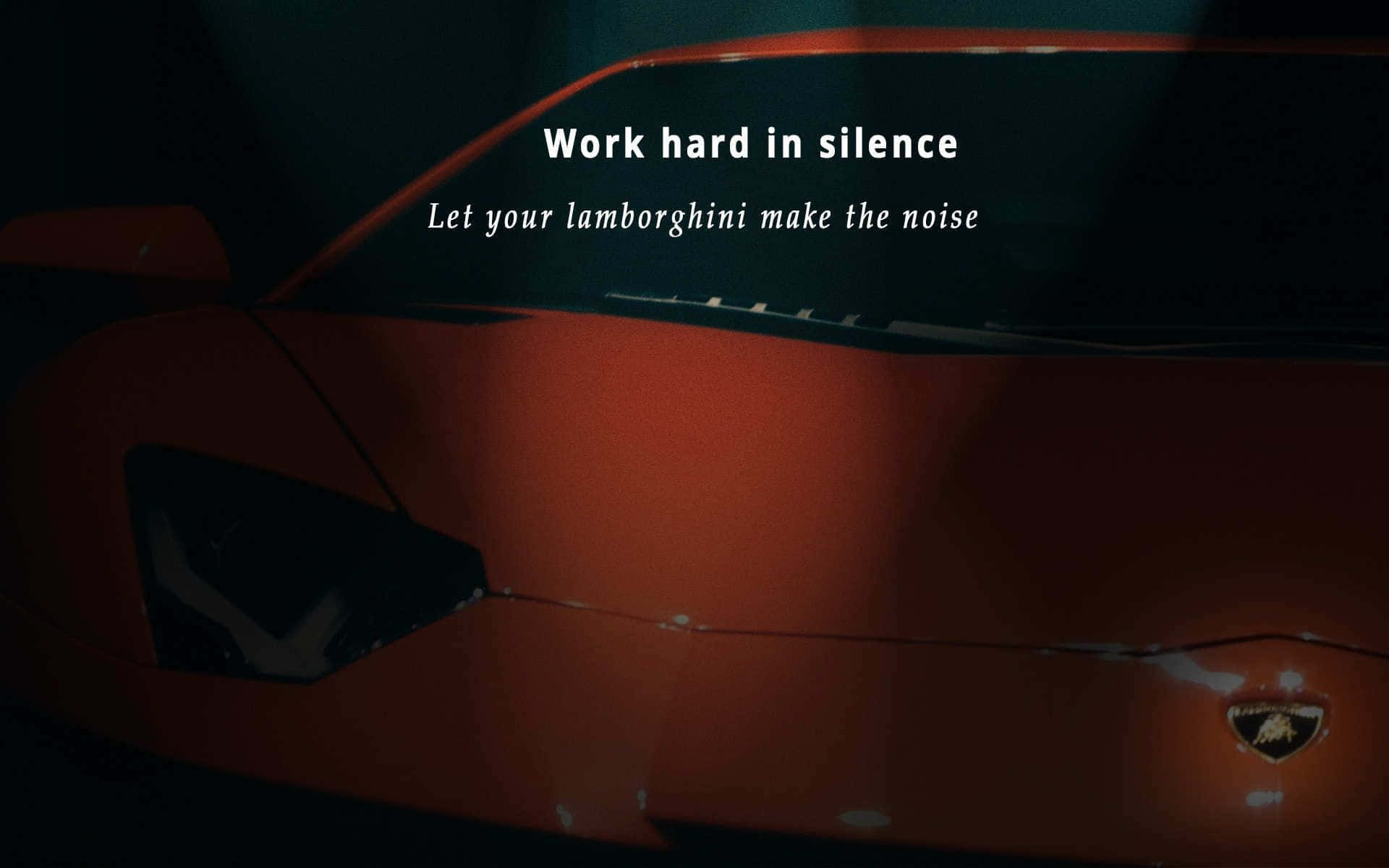 silence 桌布 壁紙 — 一輛時尚的紅色藍寶堅尼在昏暗燈光下閃耀，引擎蓋上疊加著勵志文字。