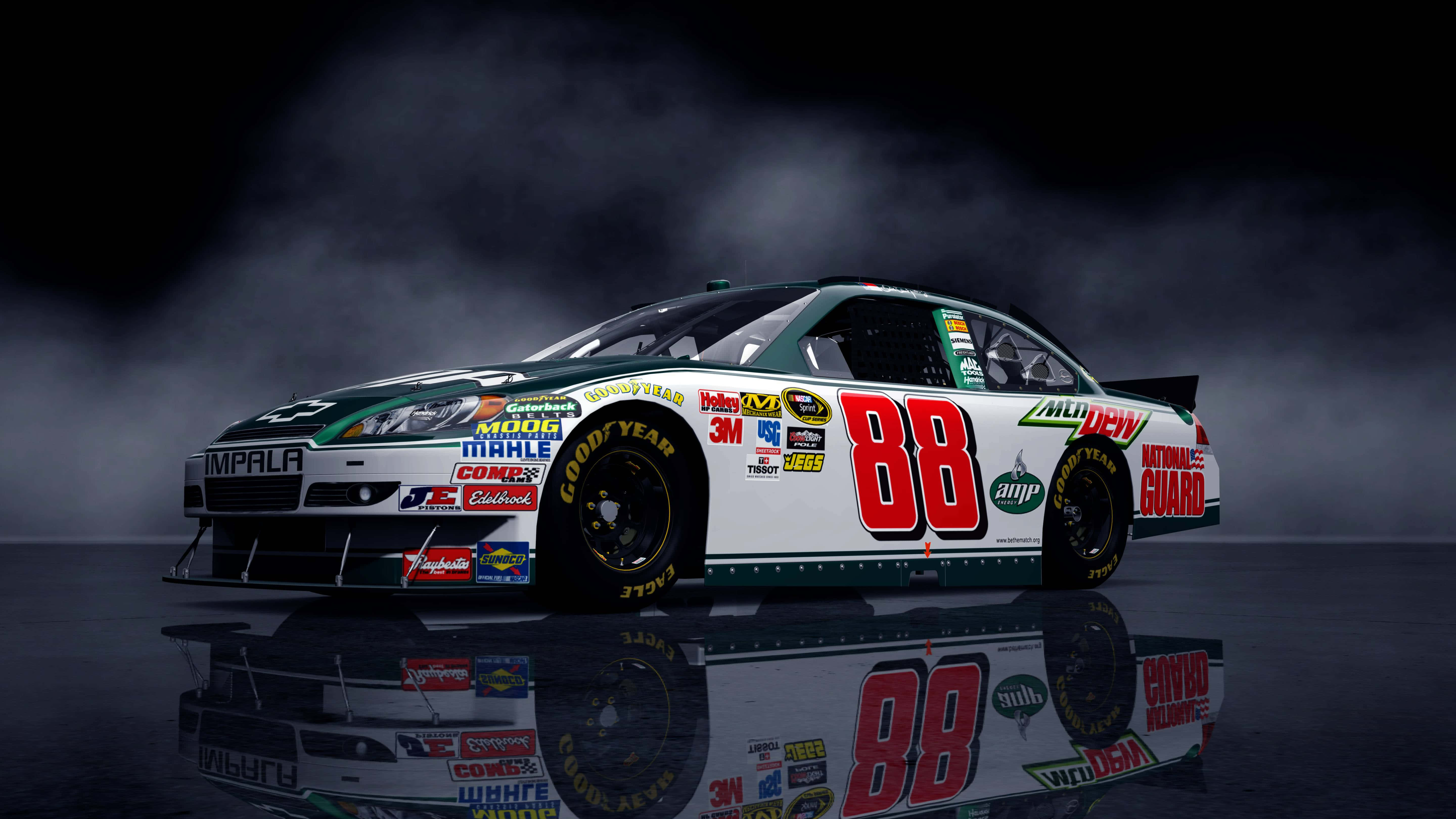 nascar 桌布 壁紙 — 一輛時尚的綠色和白色NASCAR賽車，帶有88號和贊助商標誌，在戲劇性的工作室燈光下，在煙霧繚繞的黑暗背景和反光地板上閃耀。
