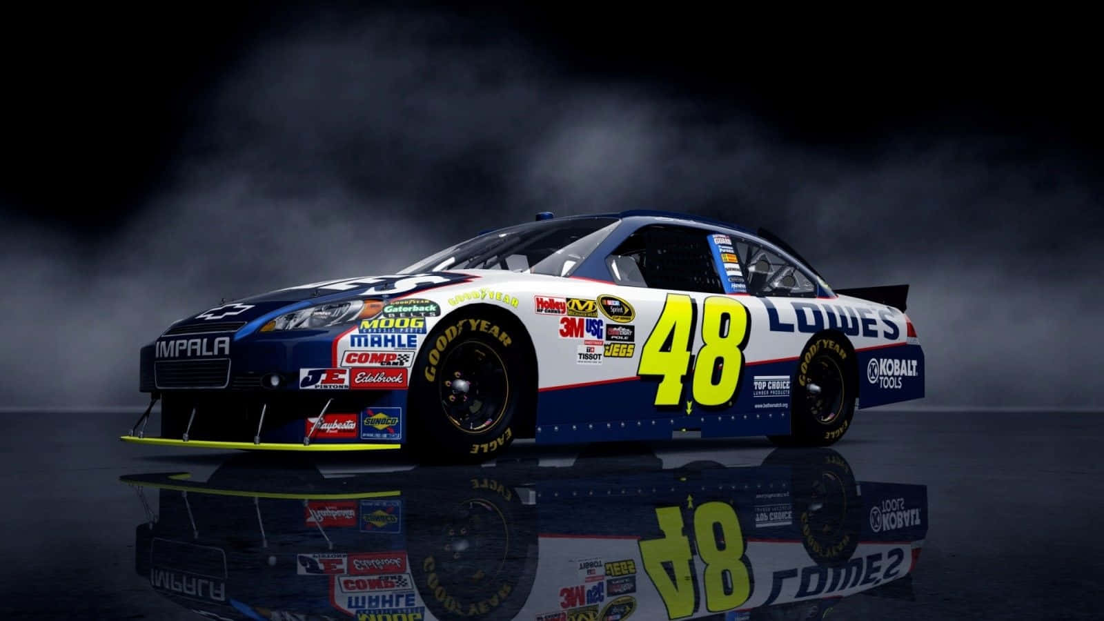 nascar 桌布 壁紙 — 一輛時尚的藍白NASCAR賽車，帶有48號和贊助商標誌，在戲劇性的工作室燈光下，在煙霧繚繞的黑暗背景和反光地板上閃耀。