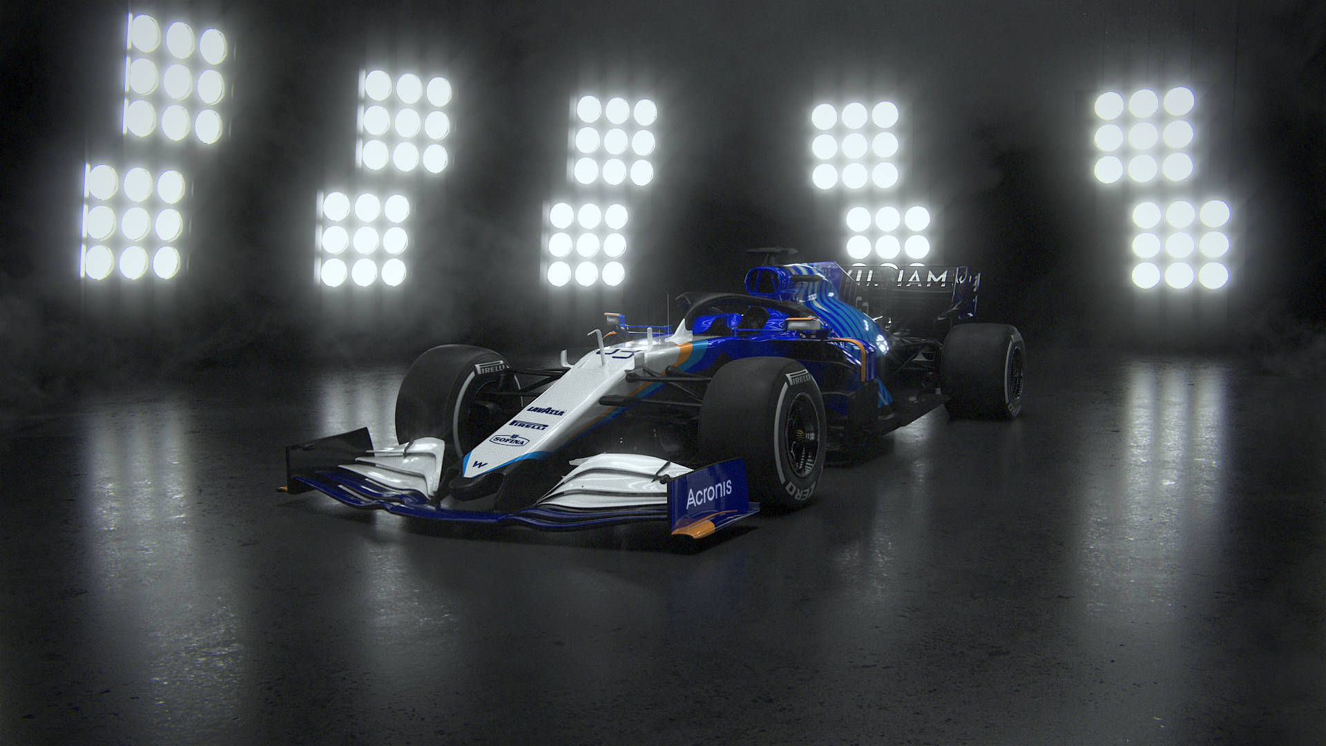 F1 桌布 壁紙 — 一輛時尚的藍白一級方程式賽車在煙霧瀰漫的黑暗工作室中，在明亮的體育場燈光下閃耀。