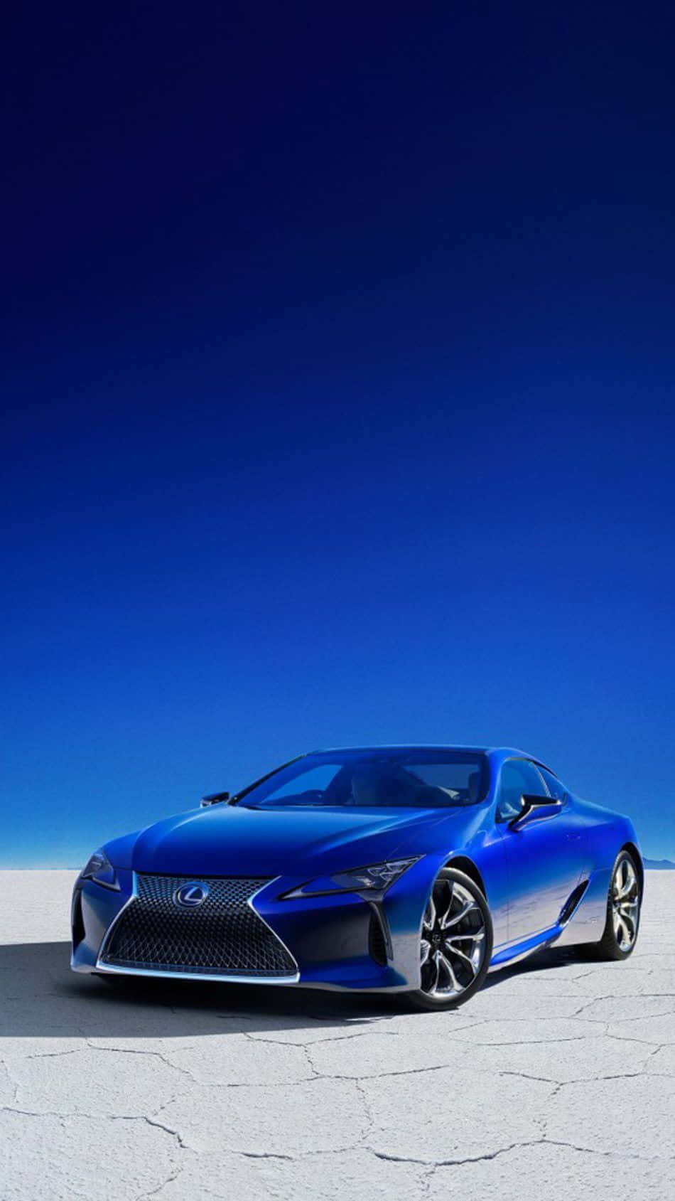 Blue Car 桌布 壁紙 — 一輛時尚的藍色 Lexus 跑車在廣闊清澈的藍天下，在龜裂的白色沙漠地面上閃閃發光。