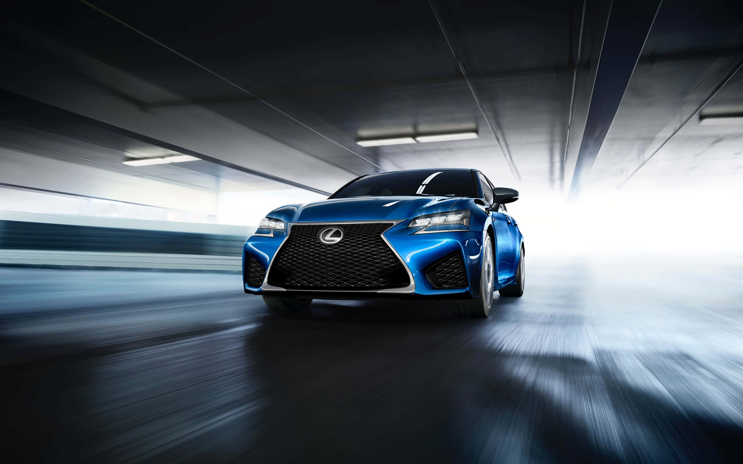 Lexus Gs 桌布 壁紙 — 一輛時尚的藍色Lexus跑車在昏暗的隧道中疾馳，動態模糊強調了速度。