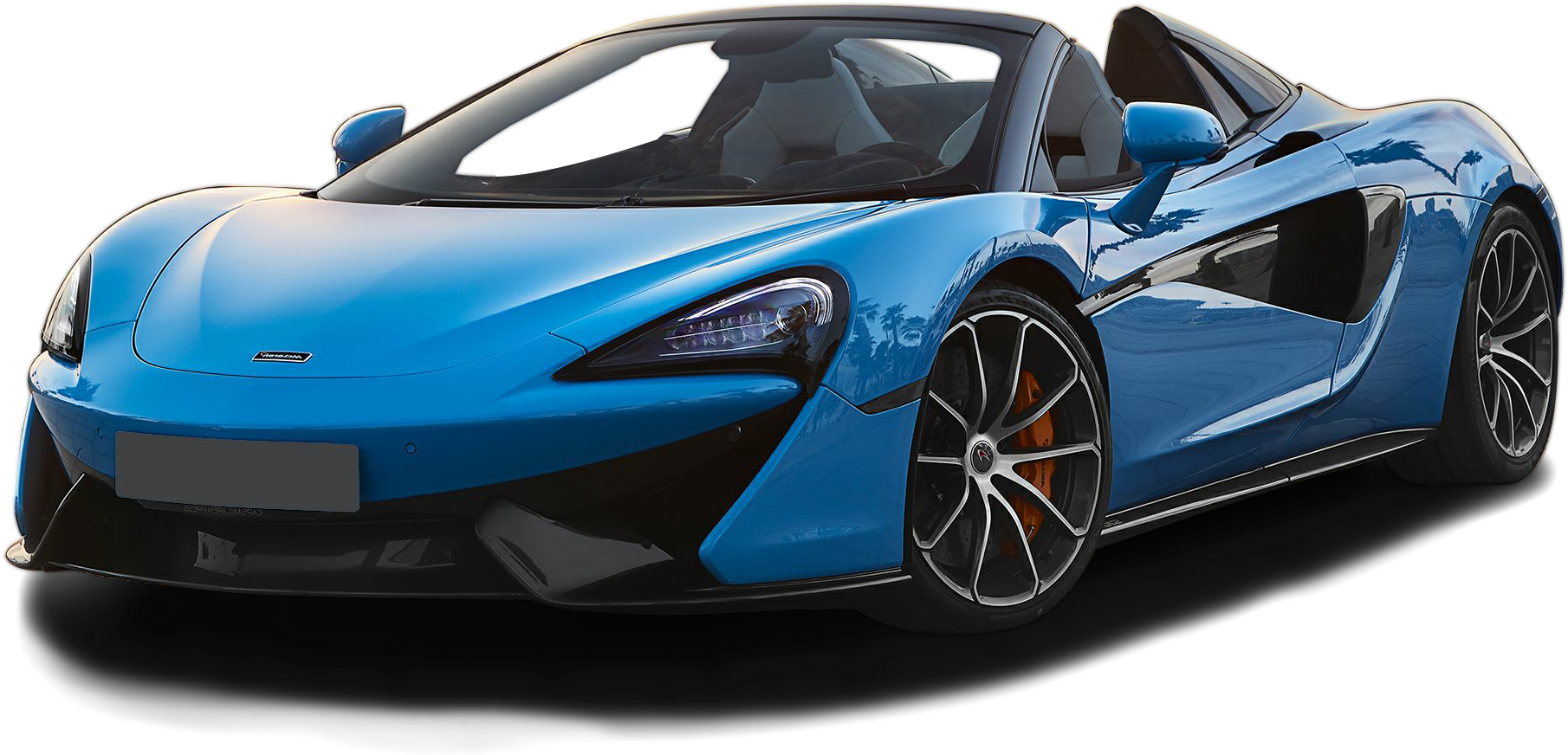 麥拉倫 桌布 壁紙 — 一輛時尚的藍色McLaren跑車，帶有黑色飾邊和橙色制動卡鉗，在純黑色背景下脫穎而出。