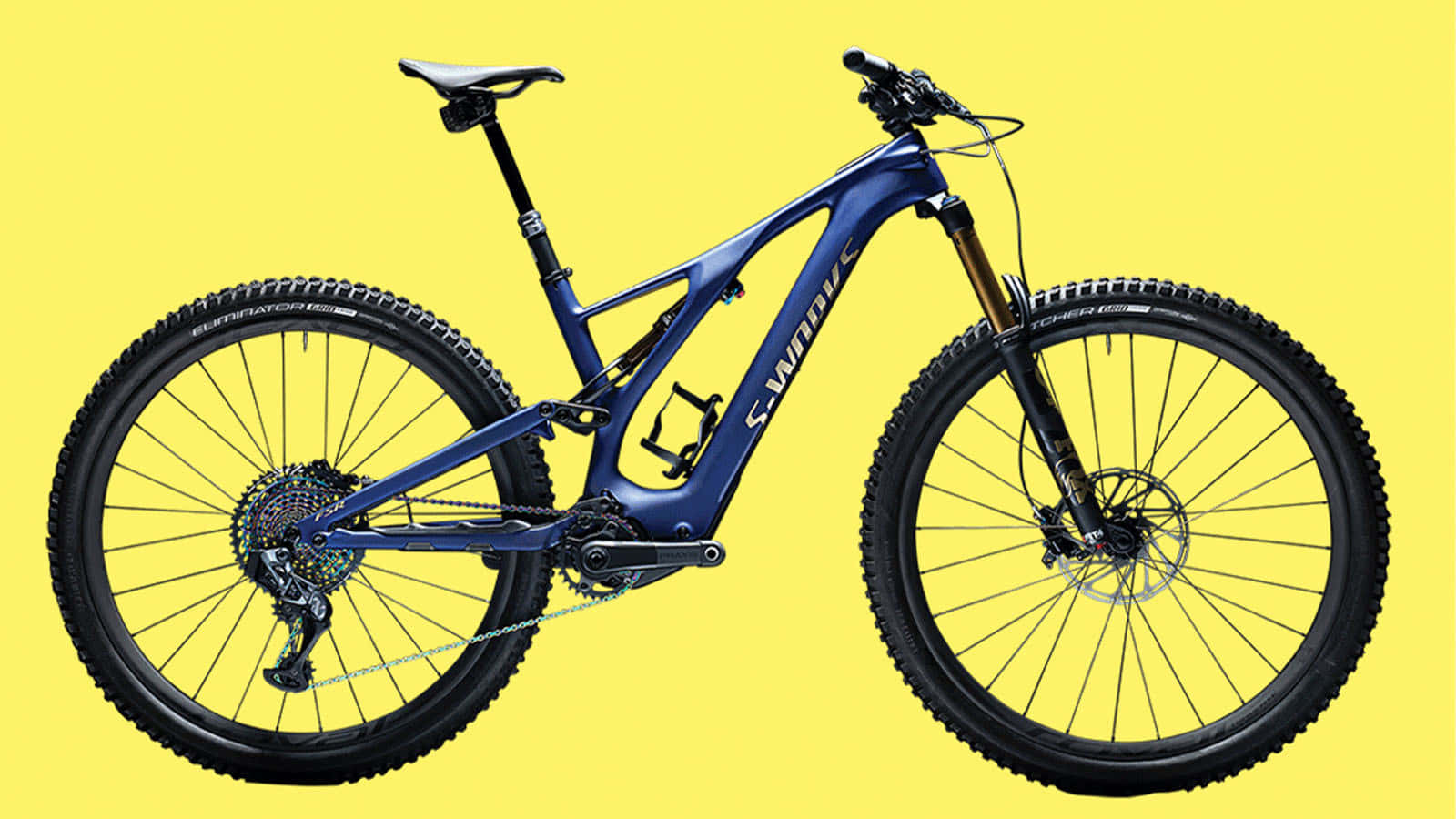 藍色 桌布 壁紙 — 一輛時尚的藍色Specialized登山自行車，配金色前叉，在鮮黃色背景上大膽矗立。