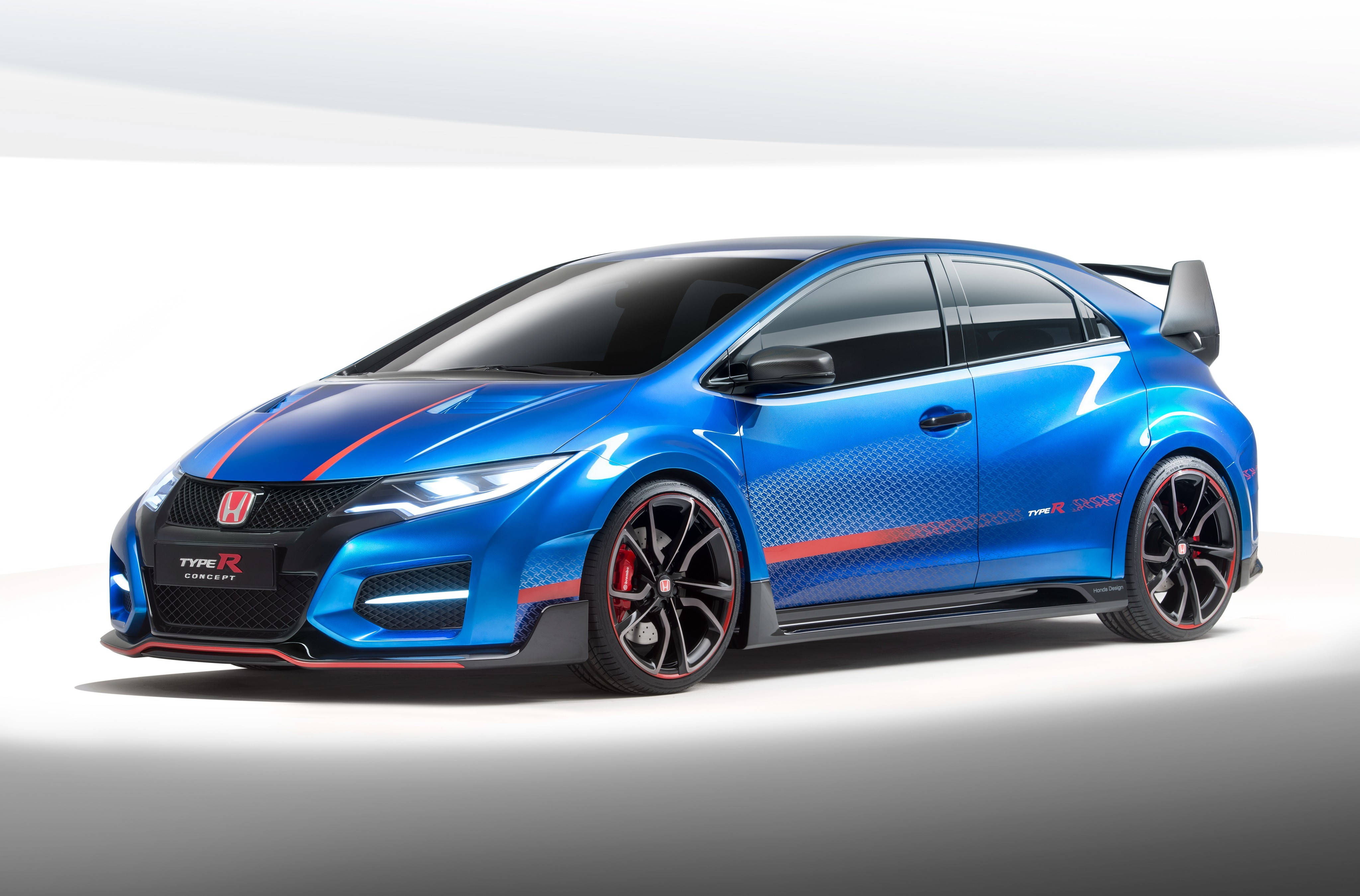 高清 桌布 壁紙 — 一輛時尚的藍色本田 Type R 概念車，帶有紅色點綴和黑色輪圈，以簡約的白色工作室背景為襯托。