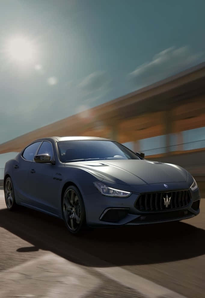 藍色瑪莎拉蒂在日落時分的高速公路上疾馳 — Project Cars 壁紙