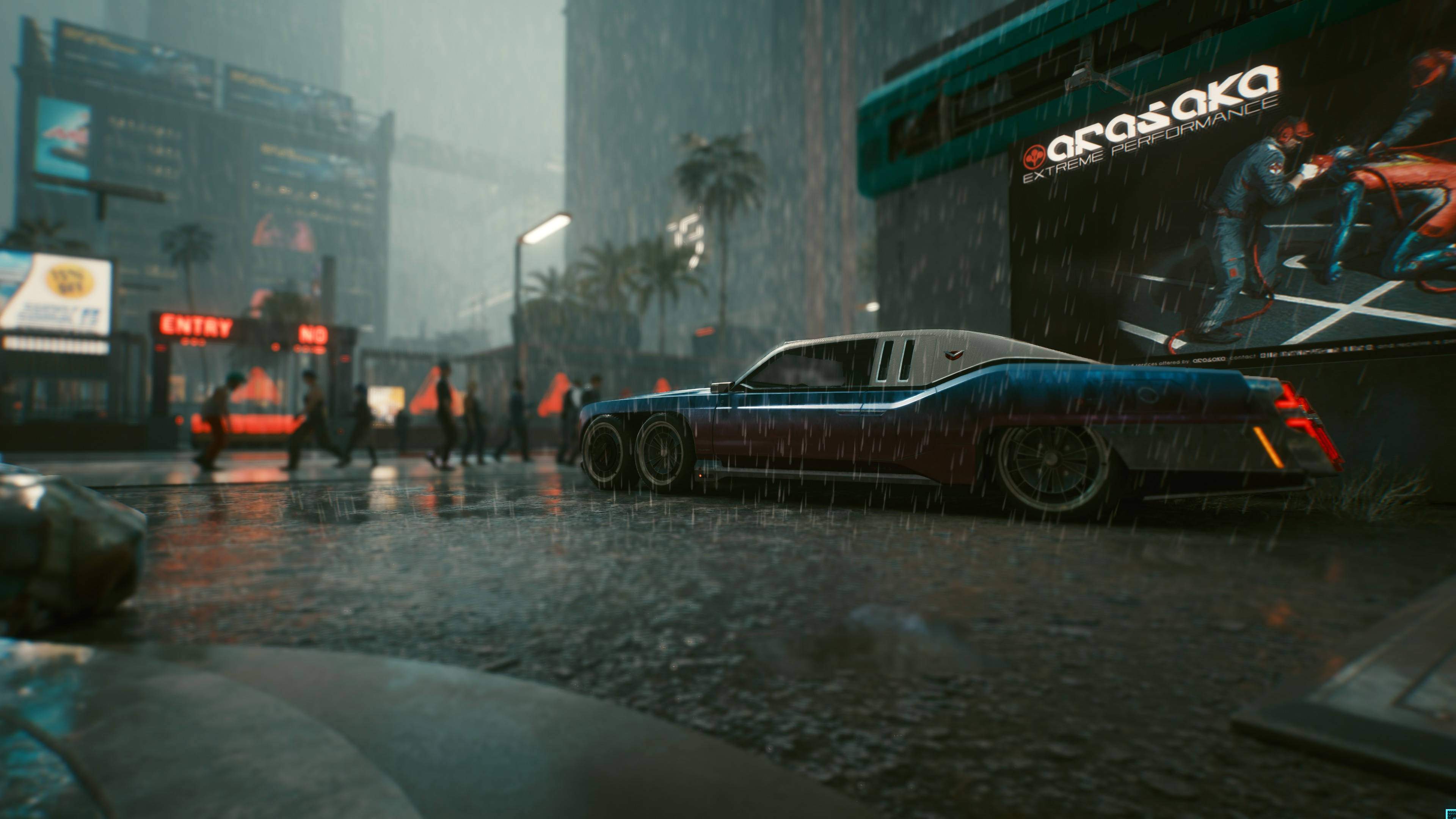 Cyberpunk Desktop 桌布 壁紙 — 一輛時尚的藍色跑車在夜間滑過被雨水浸透、霓虹燈閃爍的賽博朋克城市街道。