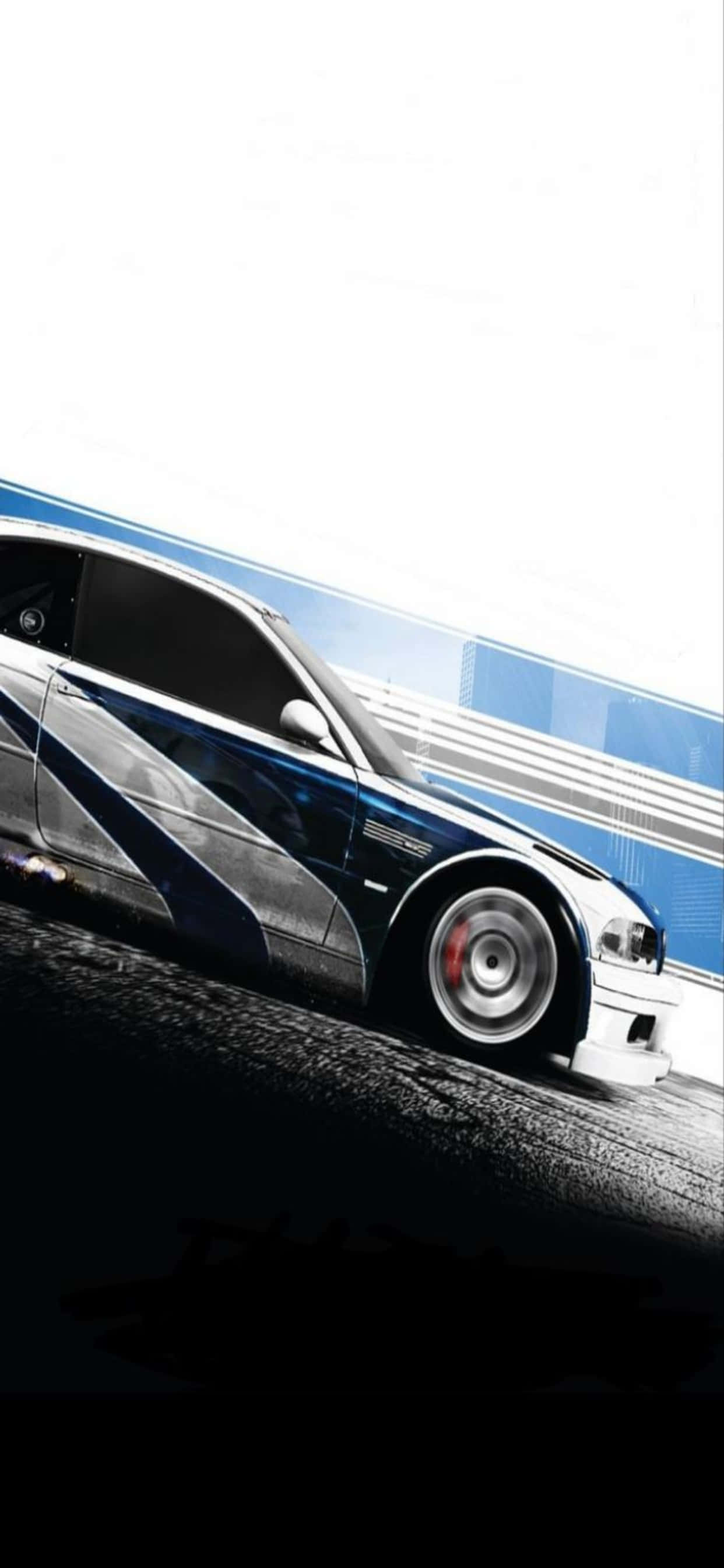 iPhone Xs Max Need For Speed Heat 桌布 壁紙 — 一輛時尚的藍銀色漂移車在賽道上以動態模糊和戲劇性燈光急劇傾斜。