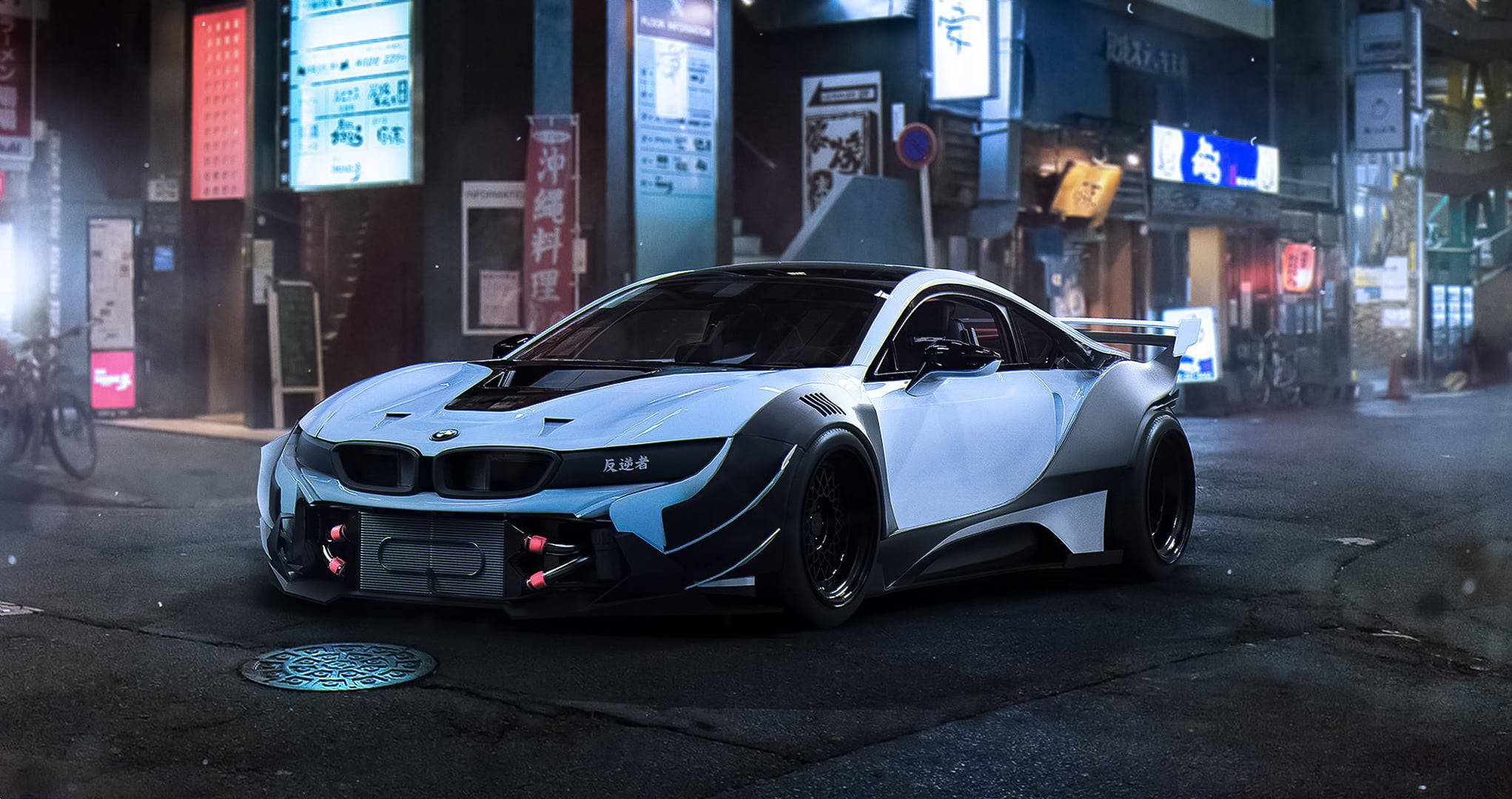 BMW 動圖 桌布 壁紙 — 一輛時尚的銀色BMW i8賽車在雨夜的東京街頭霓虹燈下閃耀。