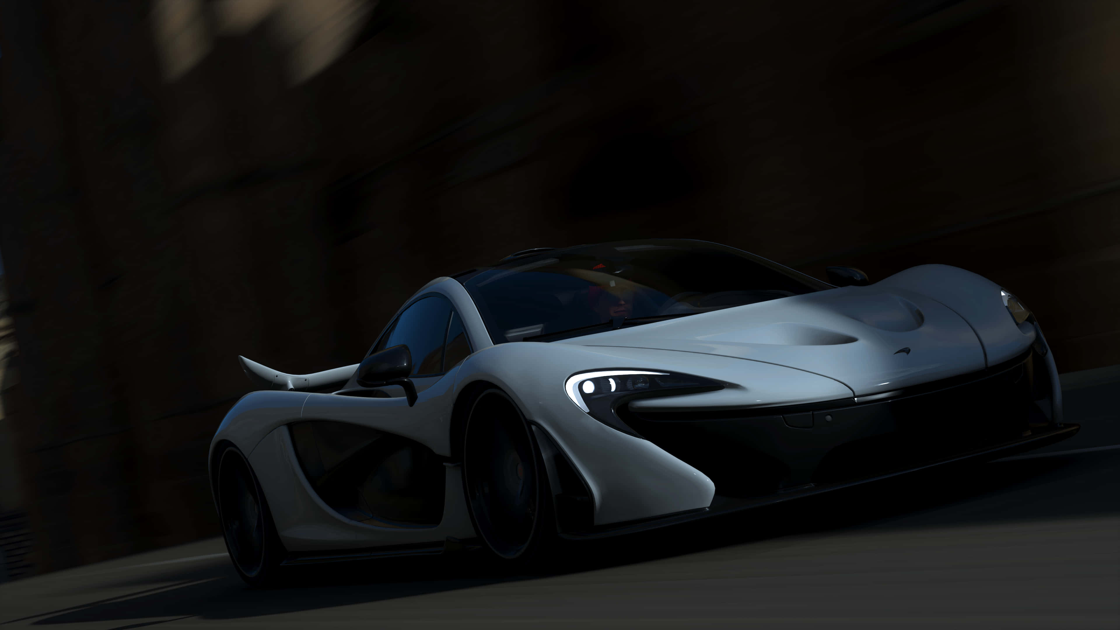 電玩遊戲 桌布 壁紙 — 一輛時尚的銀色McLaren P1超級跑車在昏暗的城市隧道中高速行駛，帶有動態模糊效果。