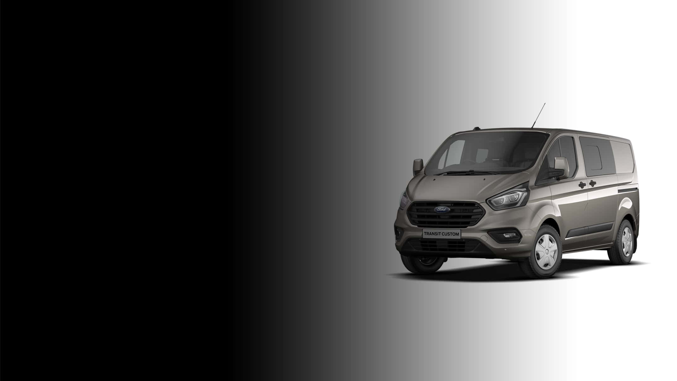 Ford Transit 桌布 壁紙 — 一輛時尚的銀色福特 Transit Custom 客貨車在戲劇性的黑到白漸變背景襯托下展示。