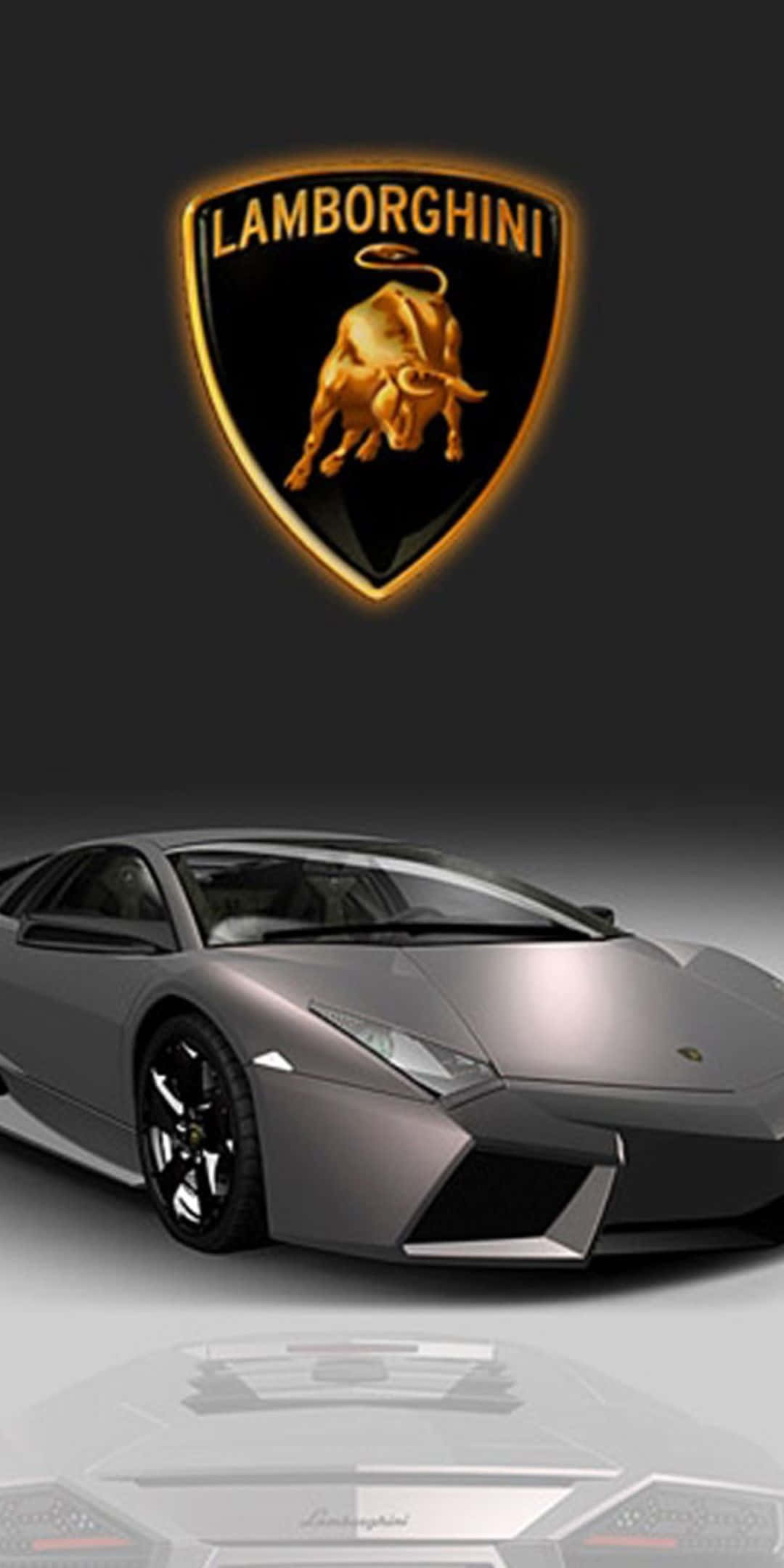 Pixel 3 Lamborghini 桌布 壁紙 — 一輛時尚的銀色藍寶堅尼跑車，上方有發光的標誌，背景為深色。