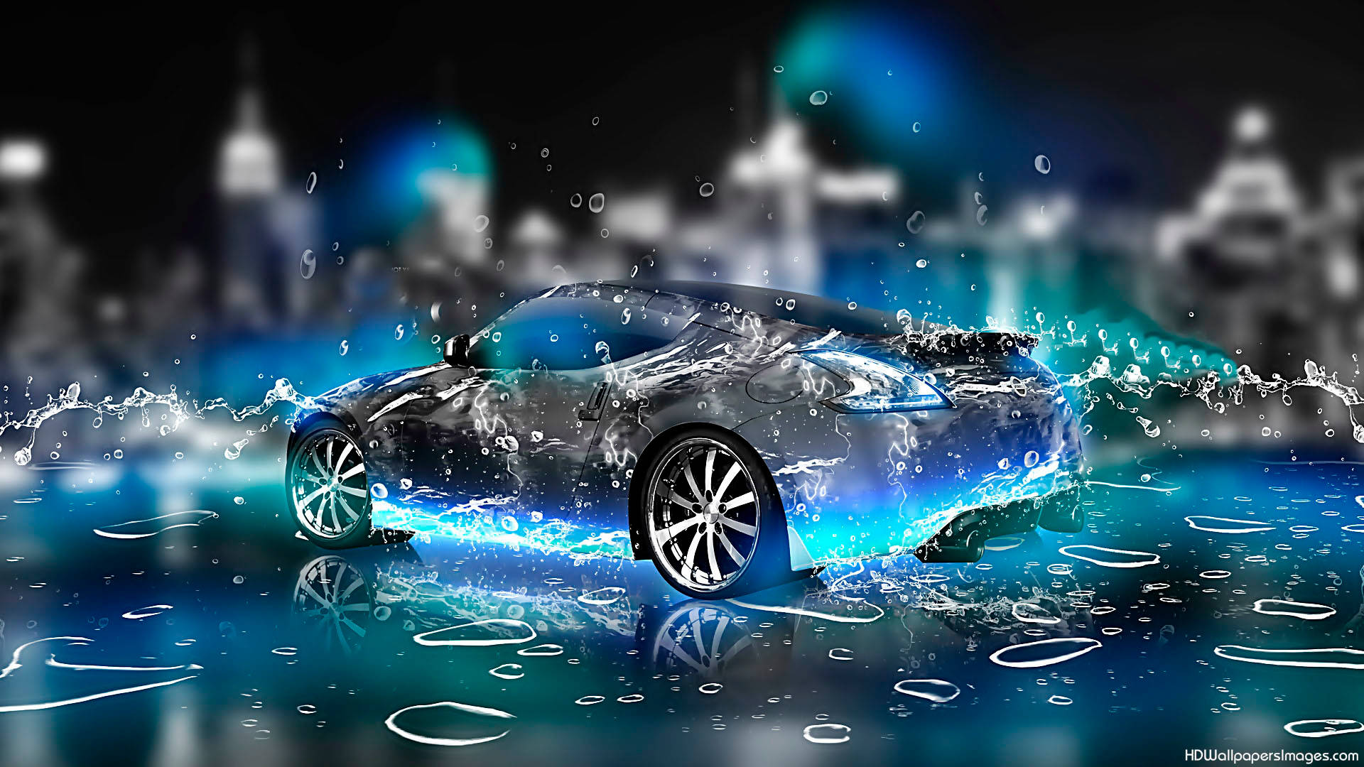 動態桌布 桌布 壁紙 — 一輛時尚的銀色跑車在夜間霓虹燈照亮的城市天際線下，飛濺過發光的藍色水面。