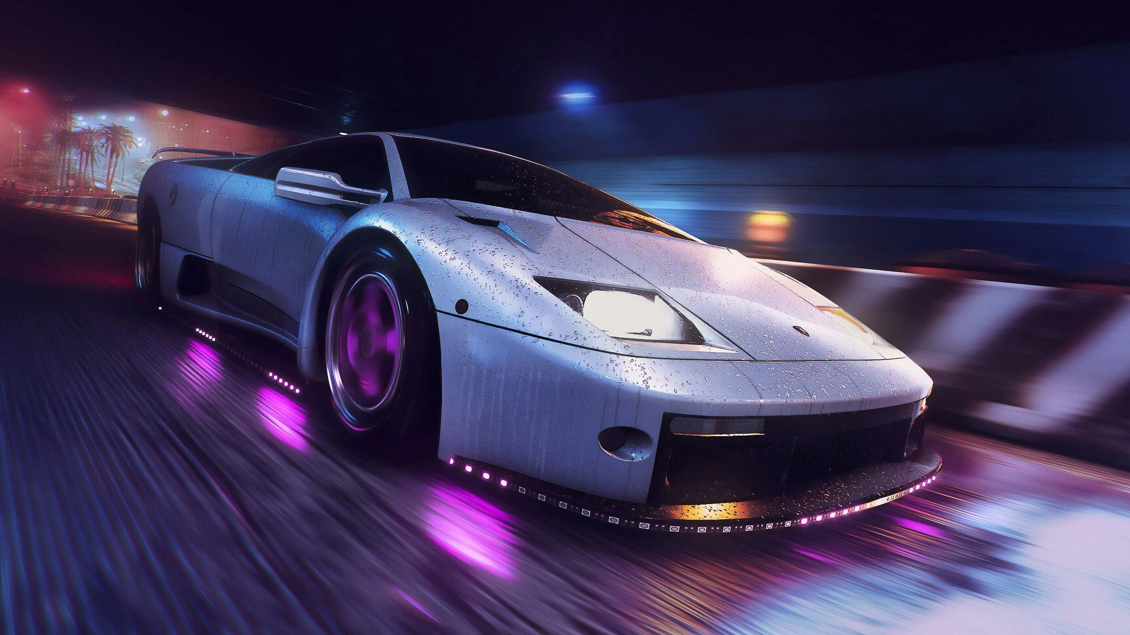 Need For Speed 4K 桌布 壁紙 — 一輛時尚的銀色跑車在霓虹閃爍的夜街上飛馳，帶有紫色底盤燈和模糊的動態軌跡。