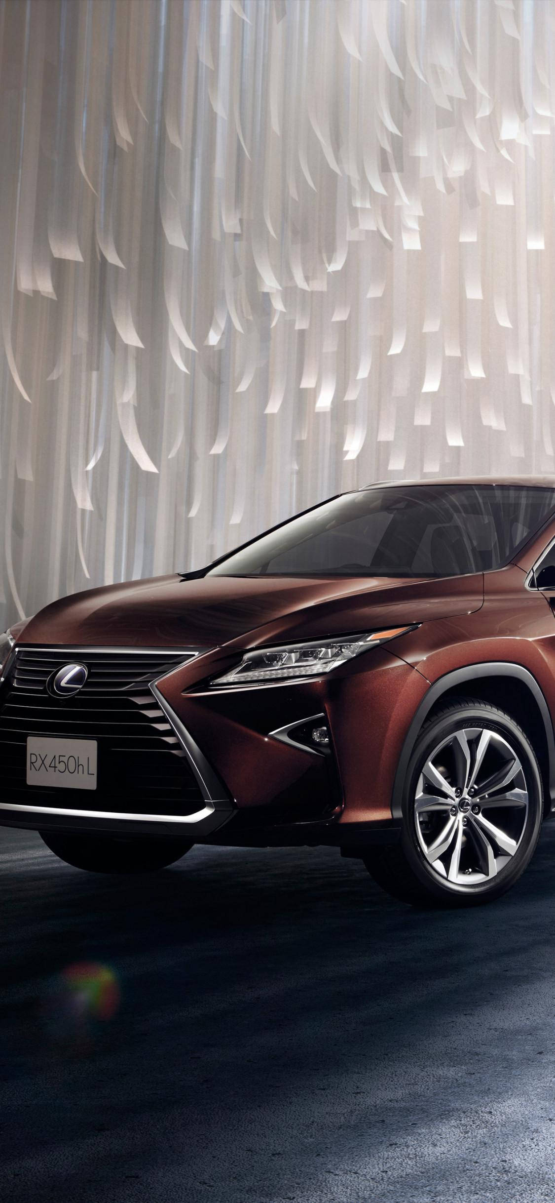 lexus iPhone 桌布 壁紙 — 一輛時尚的青銅色Lexus RX450h L SUV在工作室環境中，以層疊的白色布料為背景展示。