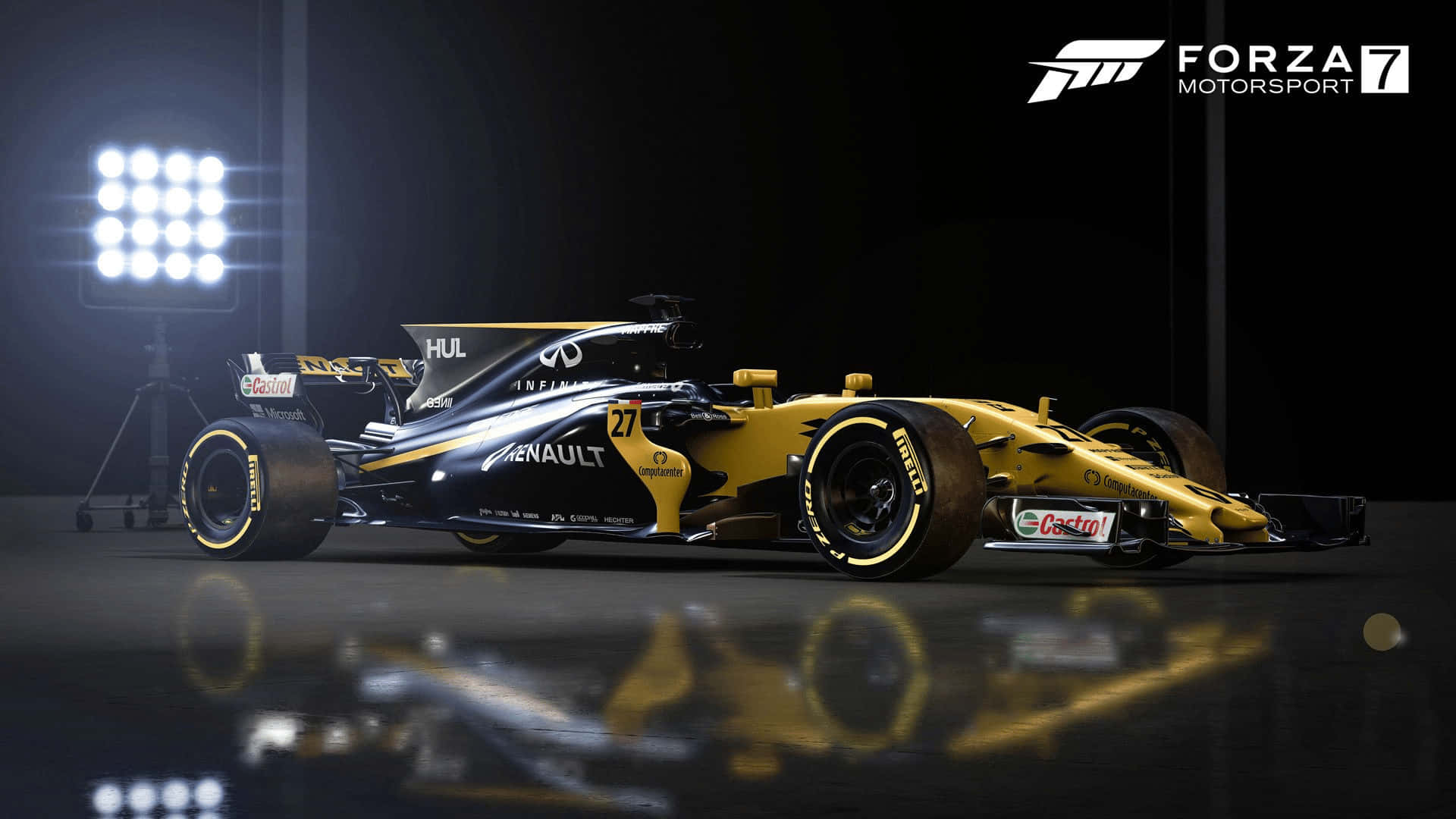 1080p Forza Motorsport 7 桌布 壁紙 — 一輛時尚的黃黑配色雷諾F1賽車在昏暗工作室的反射地板上，於工作室燈光下閃閃發光。