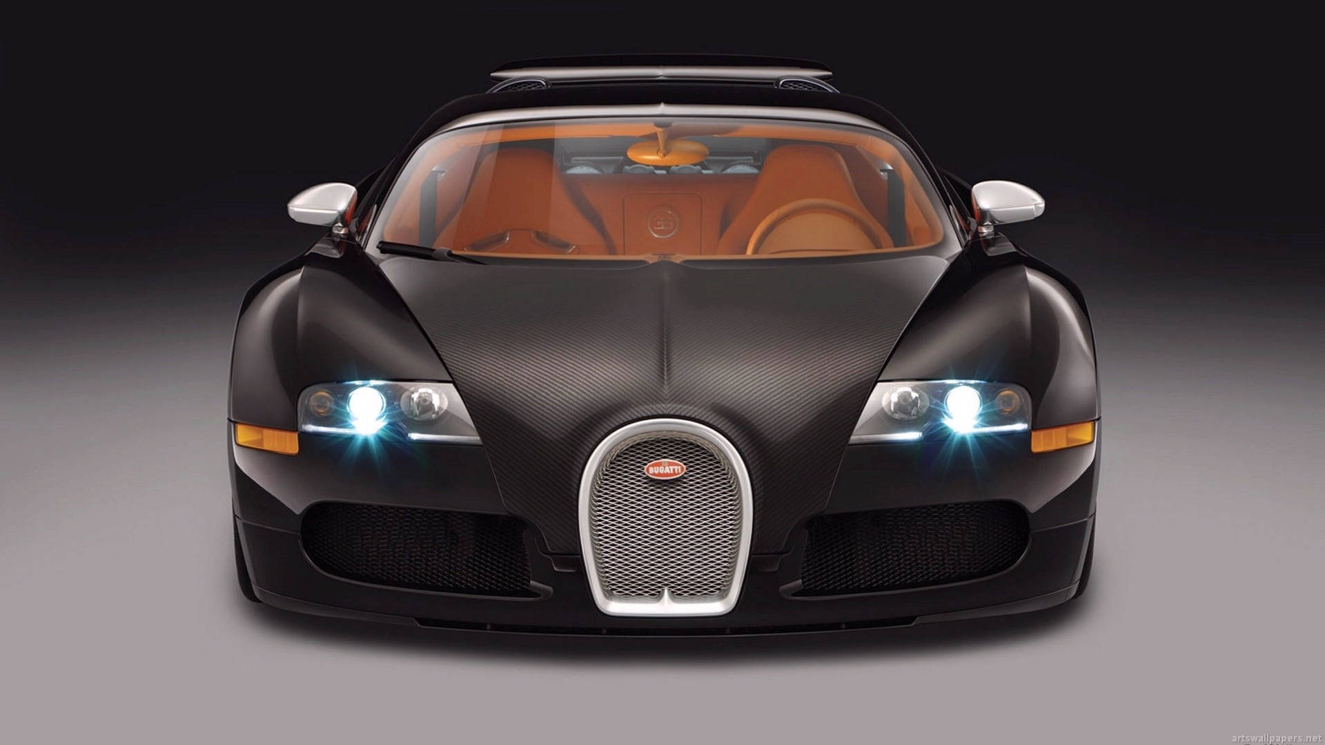 cars 桌布 壁紙 — 一輛時尚的黑色Bugatti Veyron，採用碳纖維車身和發光頭燈，在黑暗的攝影棚背景下正面朝前。