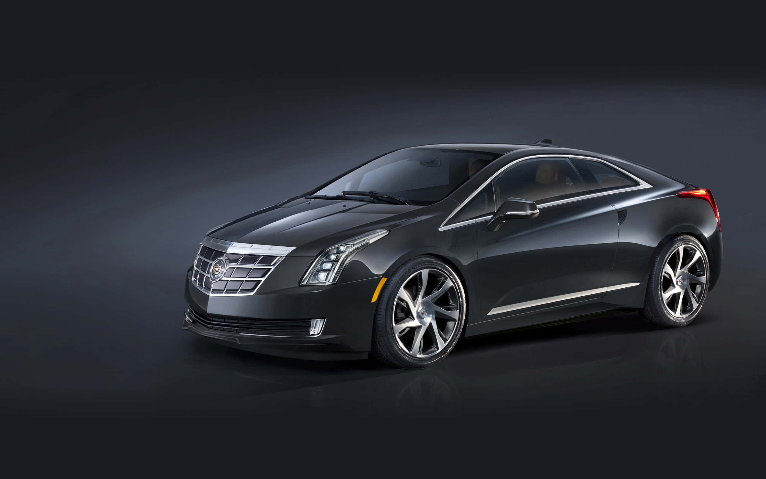 Cadillac Elr 桌布 壁紙 — 一輛時尚的黑色Cadillac ELR轎跑車在攝影棚燈光下，在深色漸變背景上閃閃發光。