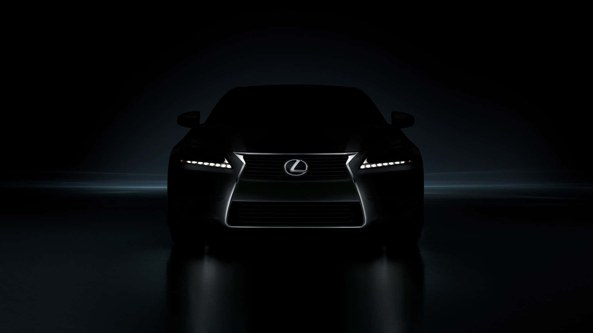Lexus Gs 桌布 壁紙 — 一輛時尚的黑色Lexus房車在帶有反射地板的黑暗工作室背景下，散發著銳利的LED頭燈光芒。