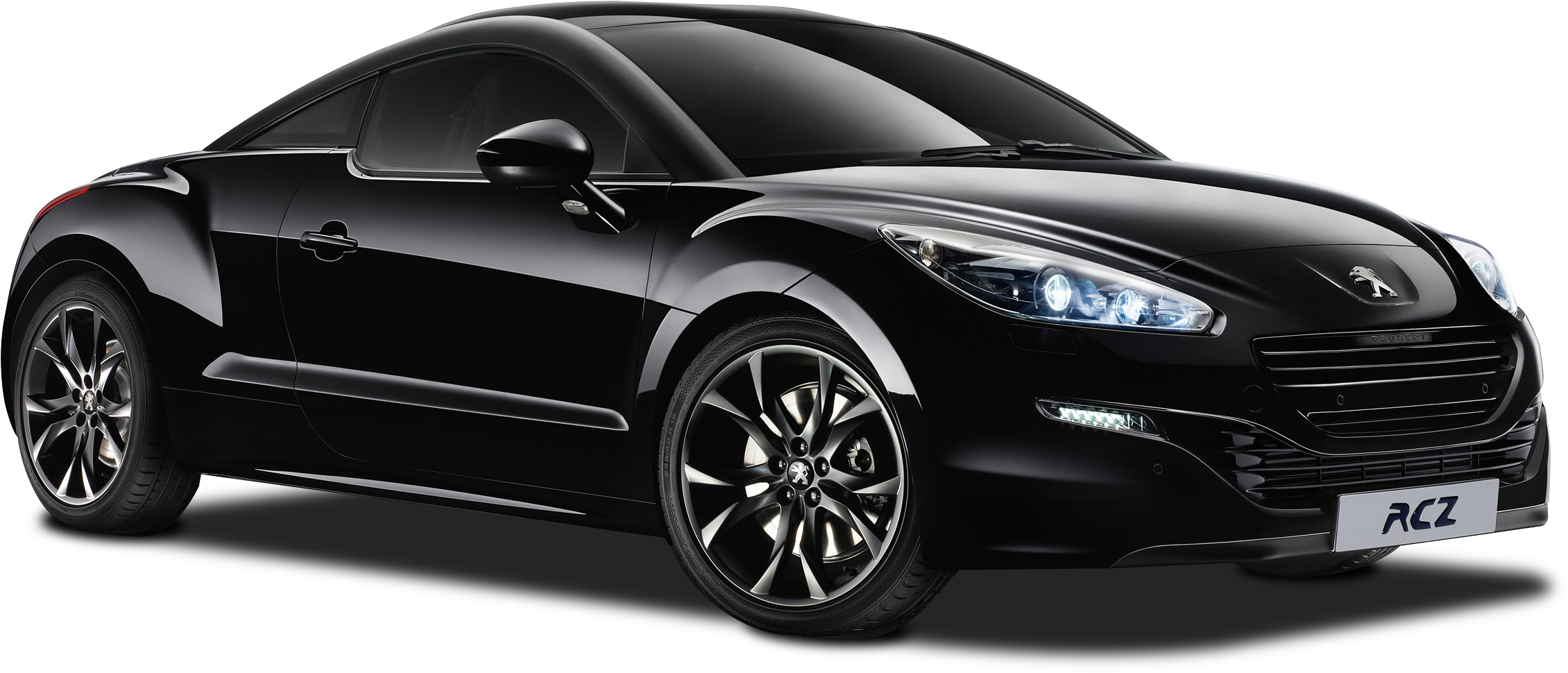 標緻 桌布 壁紙 — 一輛時尚的黑色Peugeot RCZ跑車，配備發光頭燈和銀色輪圈，在純黑色背景下脫穎而出。