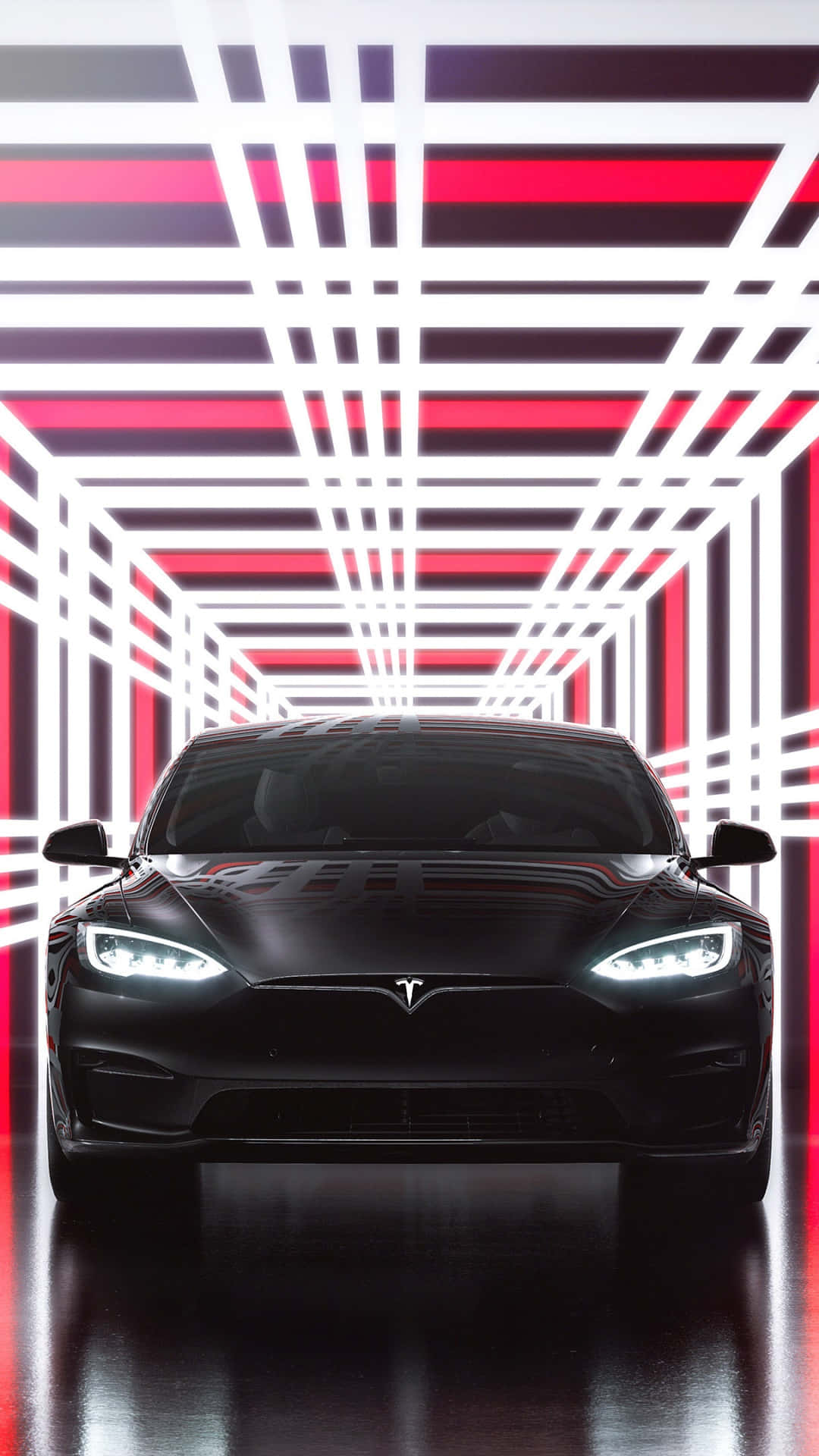 特斯拉 桌布 壁紙 — 一輛時尚的黑色Tesla汽車在發光的紅色和白色幾何隧道天花板下向前行駛。