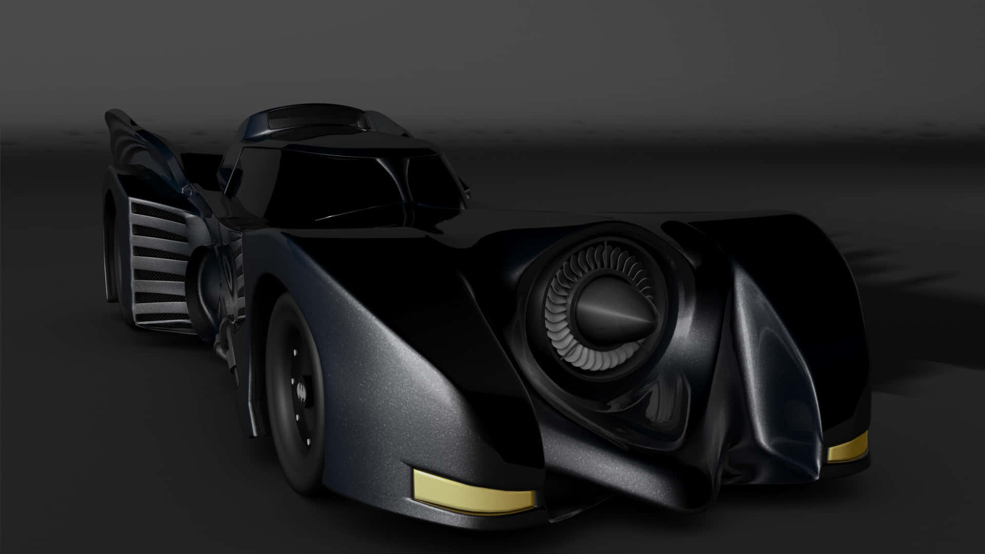 Batmobile Desktop 桌布 壁紙 — 一輛時尚的黑色蝙蝠車，帶有金色裝飾和渦輪引擎，在昏暗的攝影棚中，在戲劇性的燈光下。