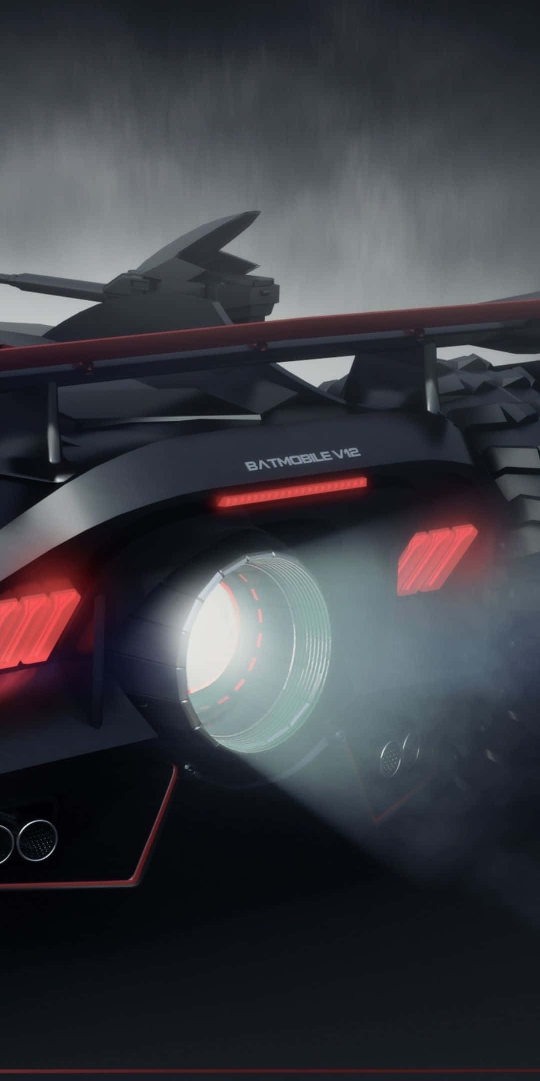 Pixel 3 Batmobile 桌布 壁紙 — 一輛時尚的黑色蝙蝠車V2，帶有發光的紅色燈光和明亮的中央聚光燈，劃破黑暗的雨夜。