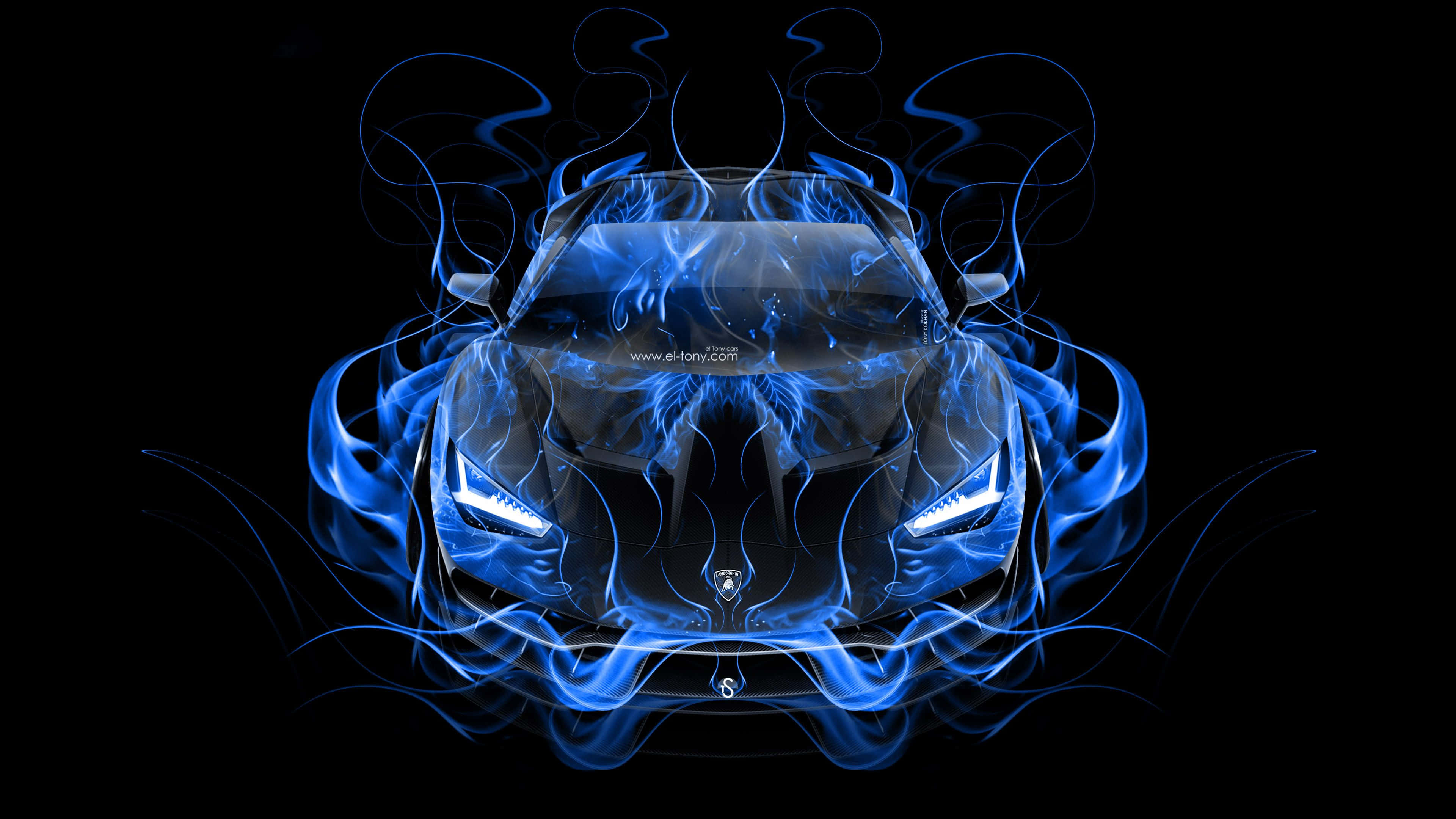 Blue Car 桌布 壁紙 — 一輛時尚的黑色跑車，在黑暗背景中，車頭周圍有發光的藍色火焰旋轉。