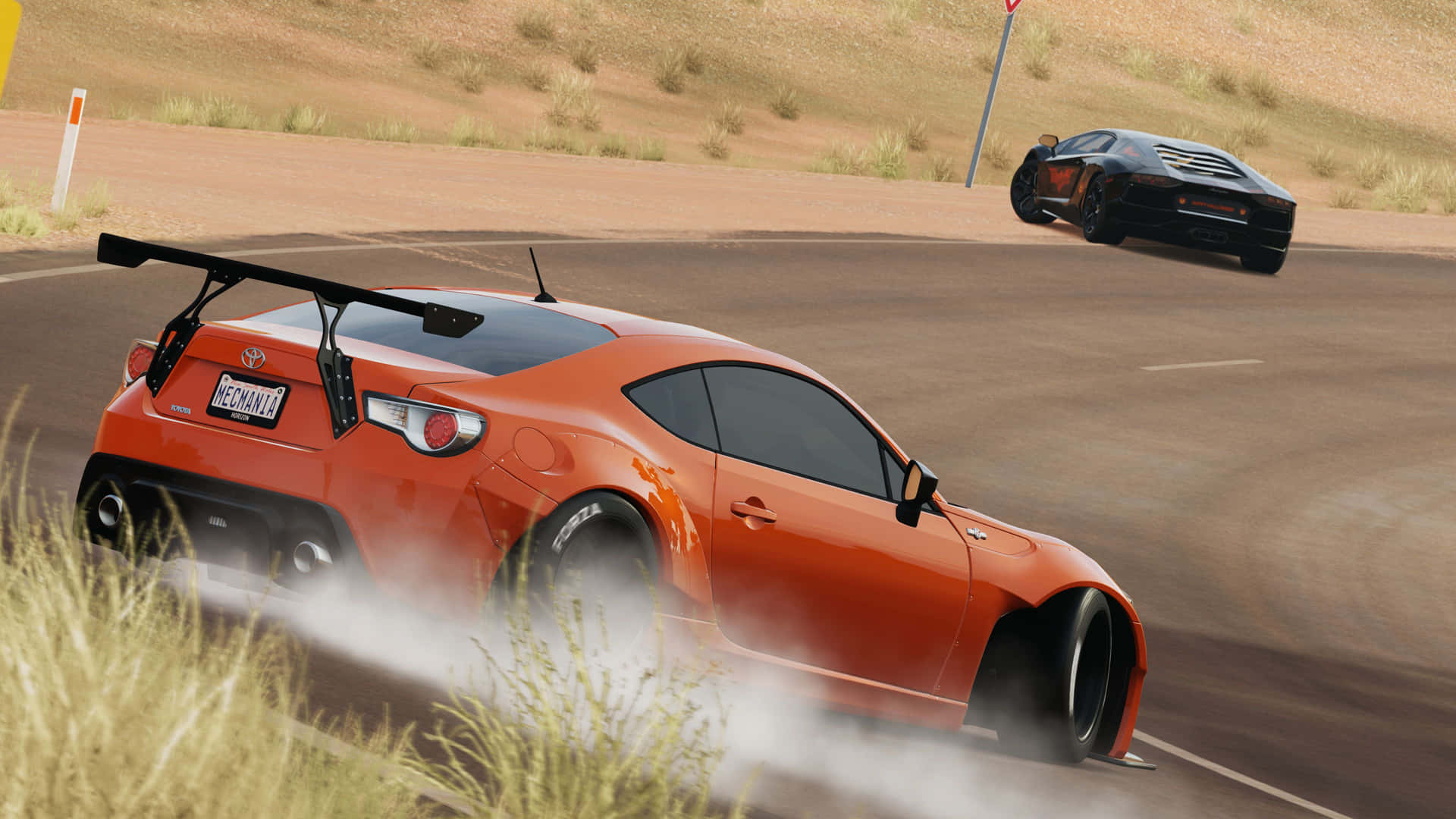 橙色甩尾車在沙漠公路上輪胎冒煙，後面有黑色汽車 — Toyota Supra Mk4 壁紙