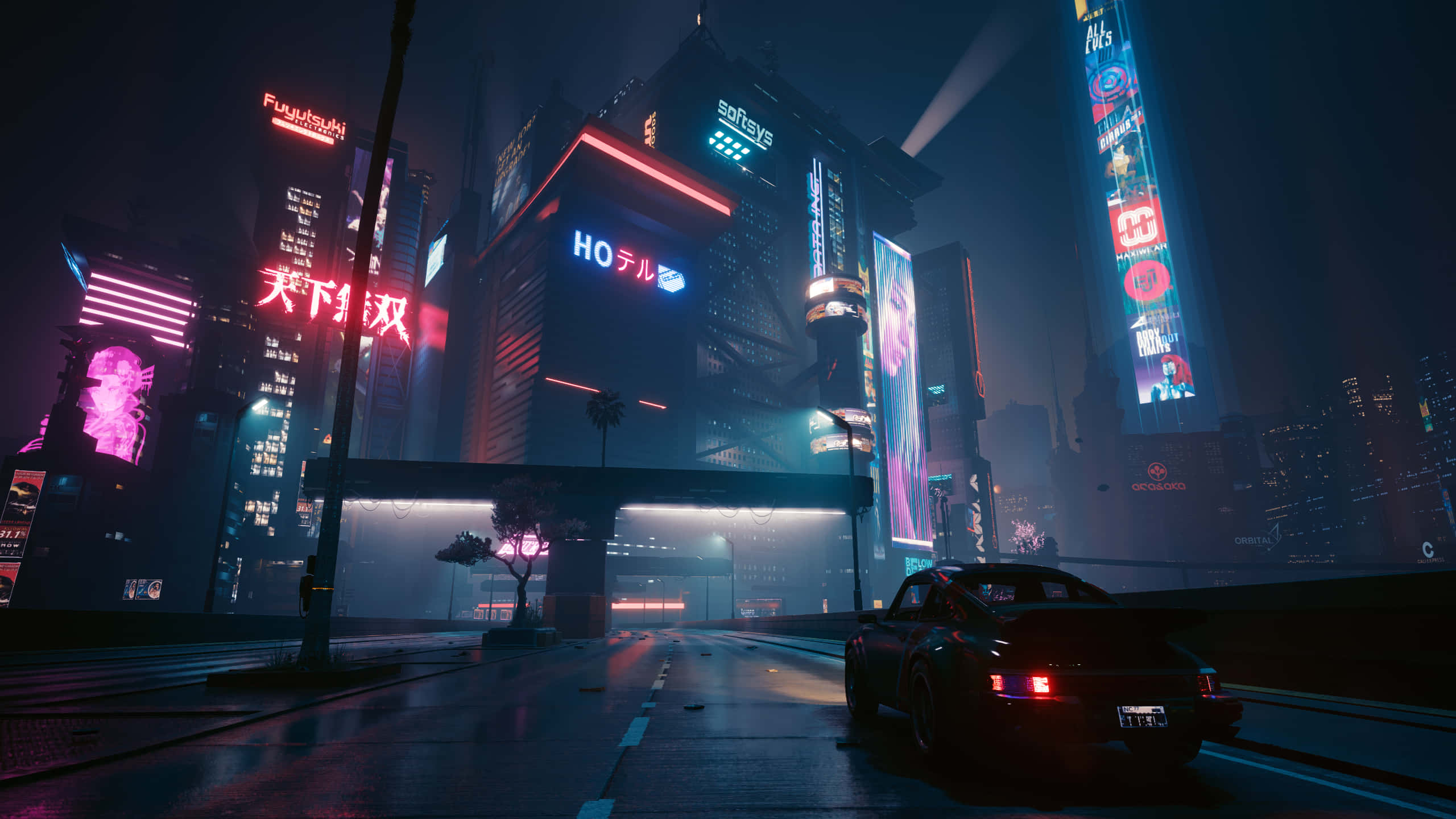 Cyberpunk Night City 桌布 壁紙 — 一輛流線型黑色跑車在夜晚穿過霓虹燈浸染的賽博龐克城市景觀，高聳的摩天大樓閃爍著電光色調。