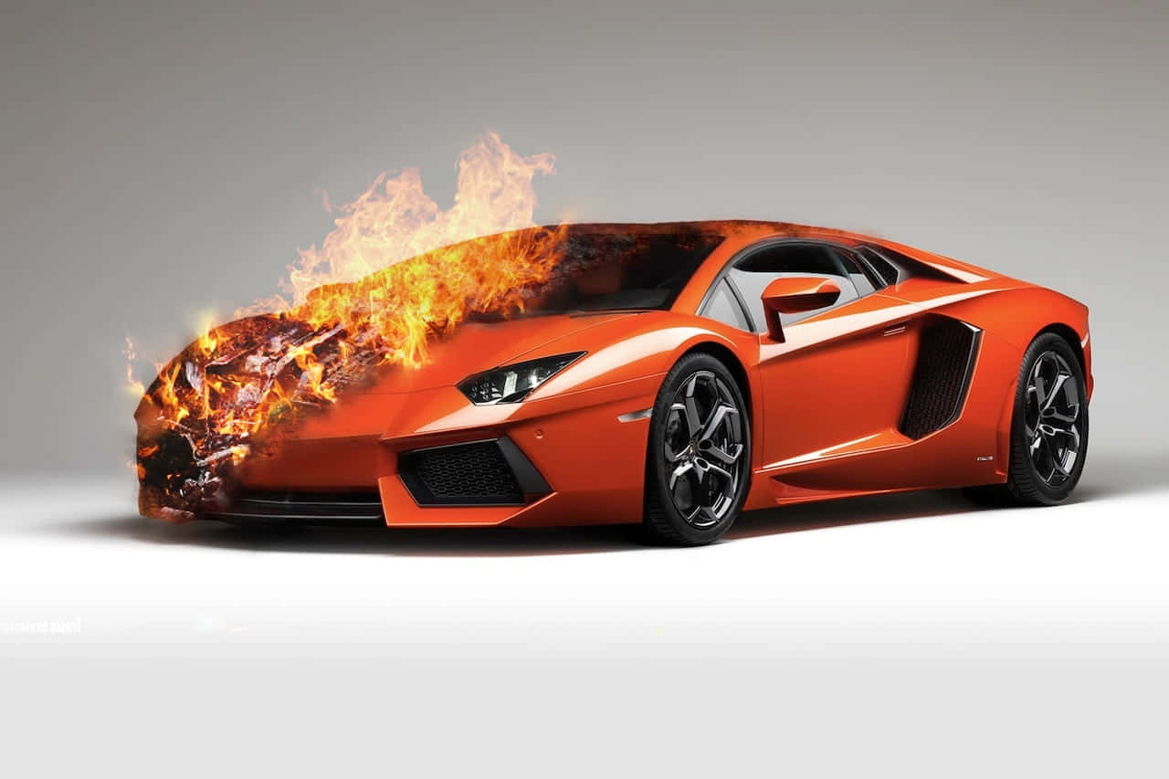 火焰動畫 桌布 壁紙 — 一輛火辣橙色藍寶堅尼Aventador，前半部分噴出火焰，背景是純灰色。