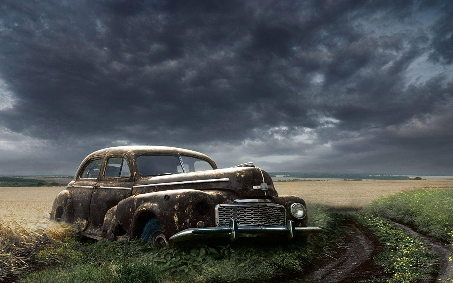 Chevrolet 桌布 壁紙 — 一輛生鏽的廢棄老爺車被遺忘在田野中，天空灰暗風雨欲來。