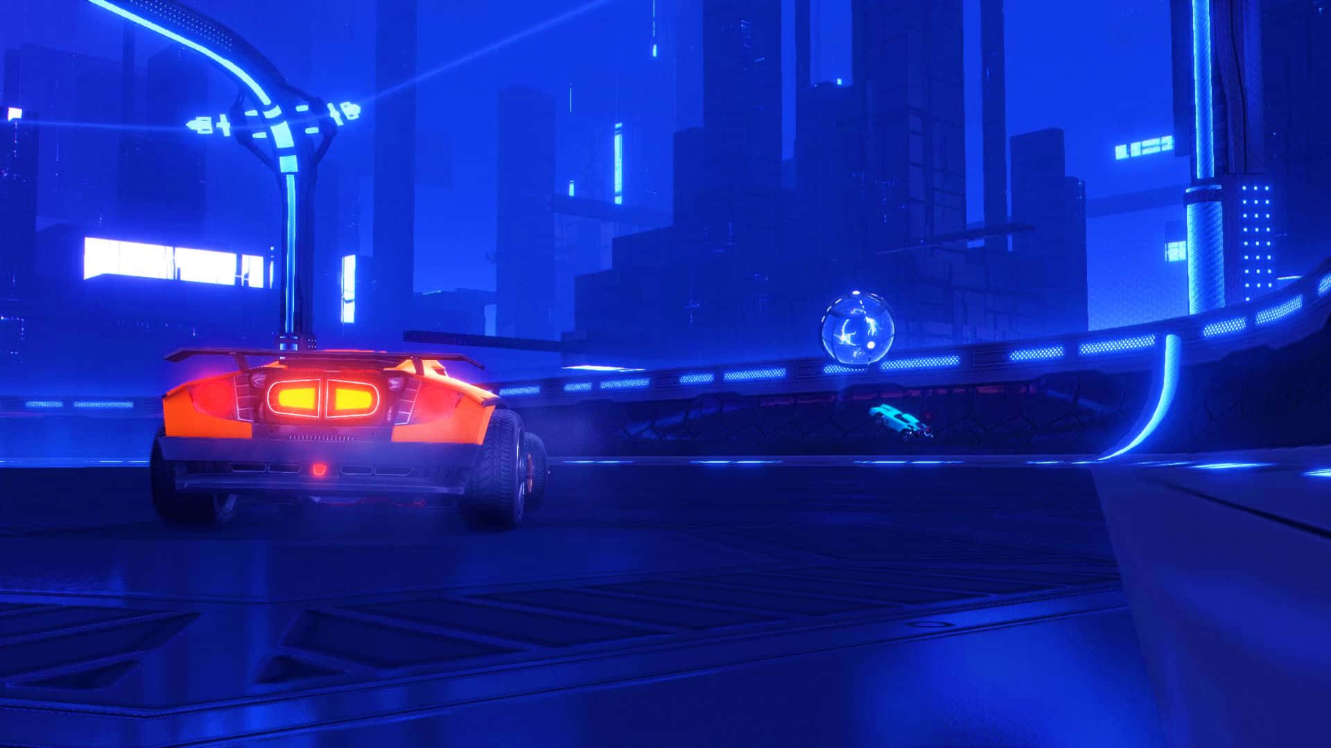 HD Rocket League 桌布 壁紙 — 一輛發光的橙色未來汽車在夜晚穿過霓虹藍色的賽博朋克城市景觀。