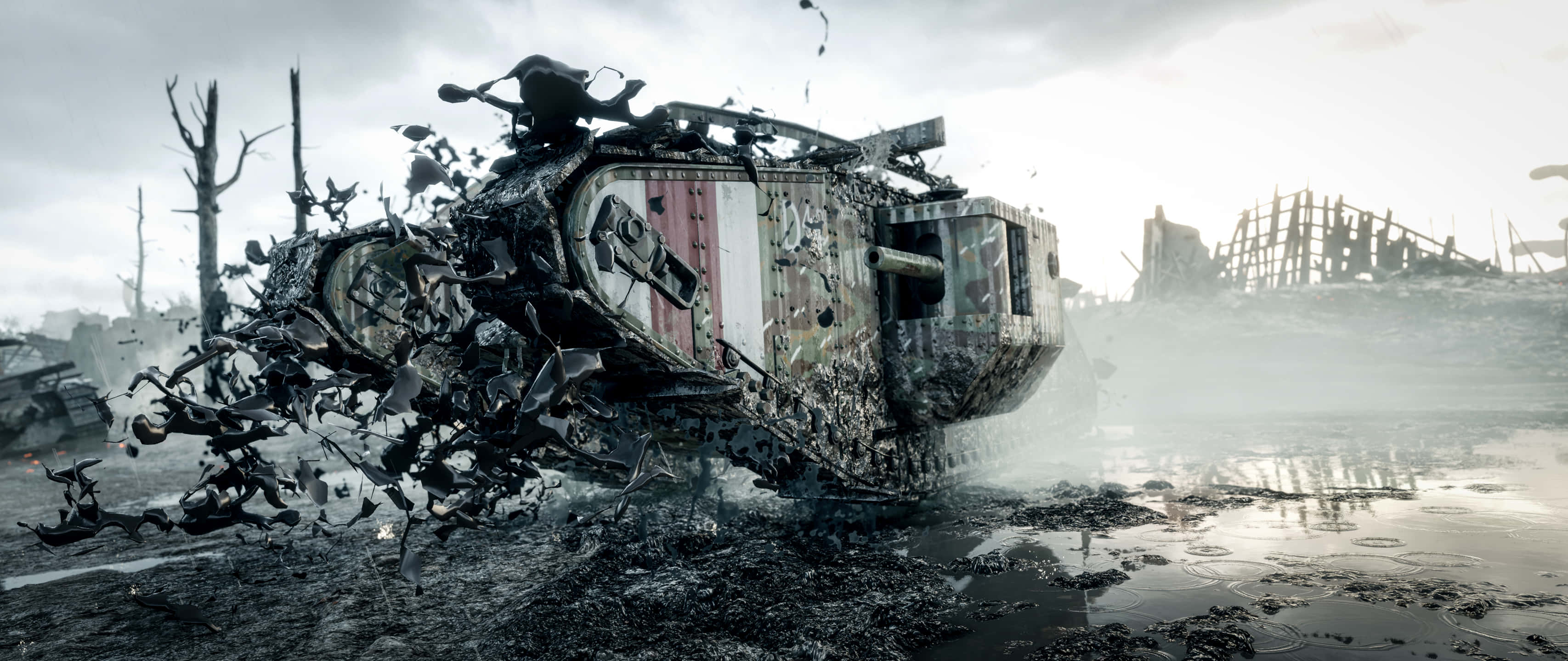 Battlefield Vehicles 桌布 壁紙 — 一輛破碎的坦克在泥濘的戰場上破損生鏽，灰色天空下，背景中有骷髏般的樹木和廢墟建築。