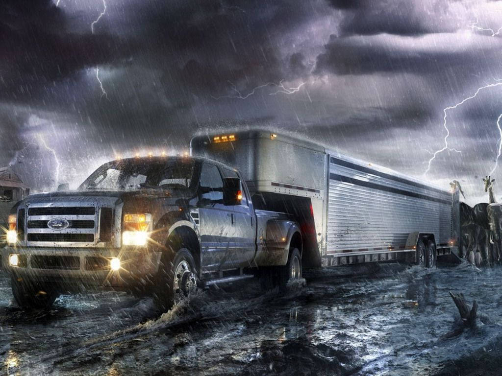 Trucks 桌布 壁紙 — 一輛福特卡車拖著拖車在閃電交加的暴風雨天空下，奮力穿越淹水的街道。