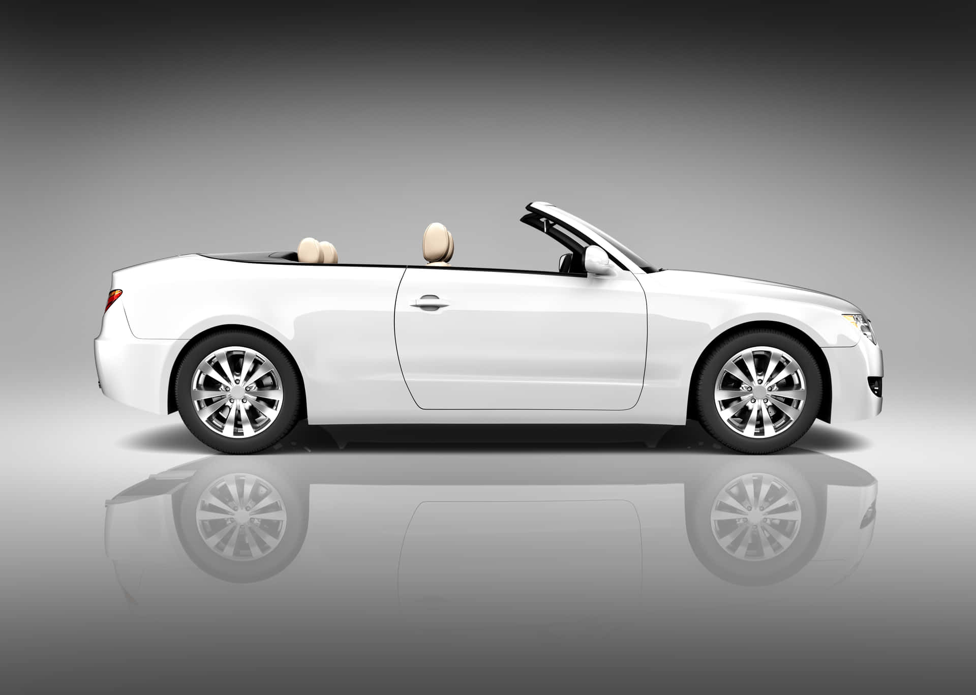 Silver luxurySports Car 壁紙 — 一輛米色座椅的純白色敞篷跑車在帶有反射地板的漸變灰色背景上以側面輪廓展示。