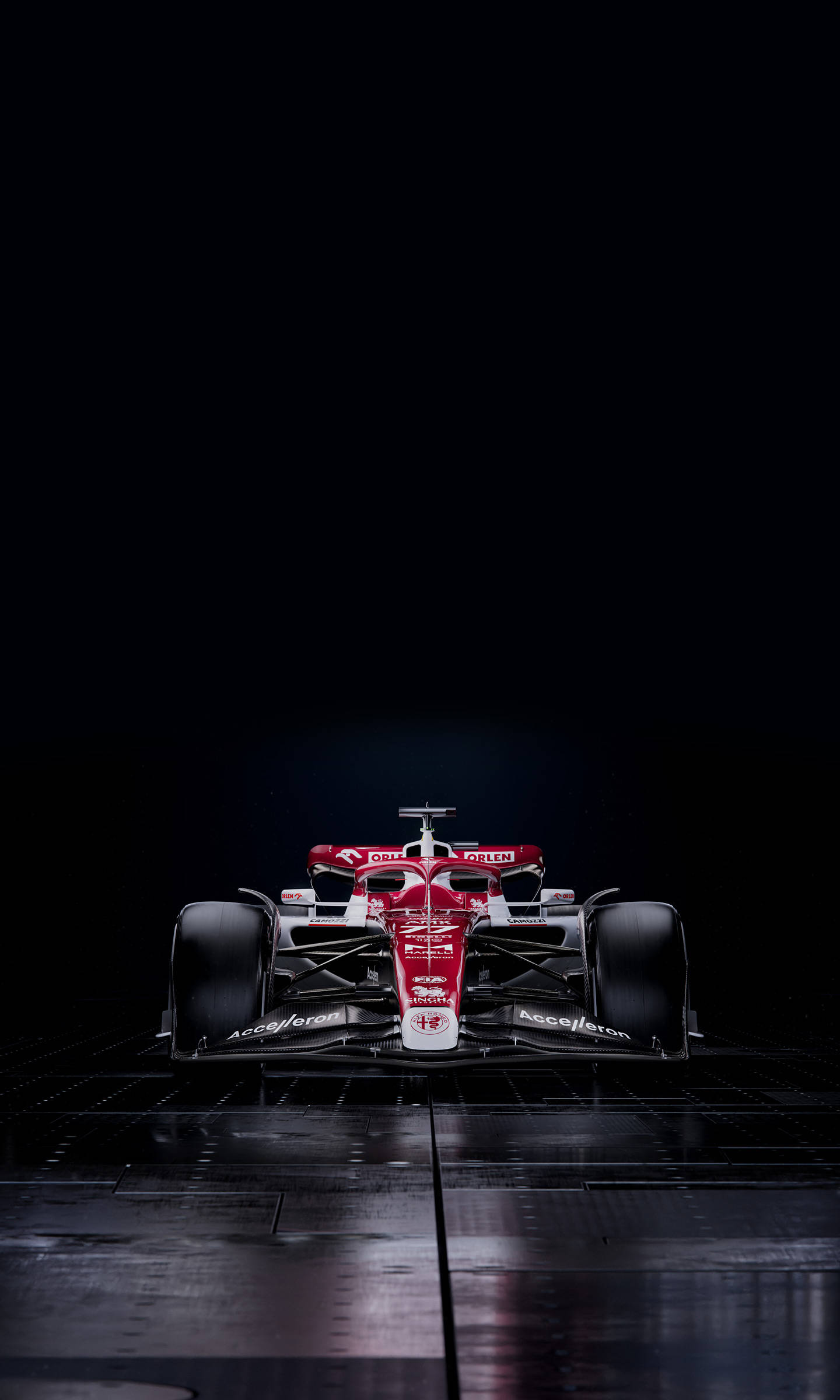 F1 iPhone 壁紙 桌布 壁紙 — 一輛紅白相間的一級方程式賽車在黑暗反光網格地板上被聚光燈照亮。
