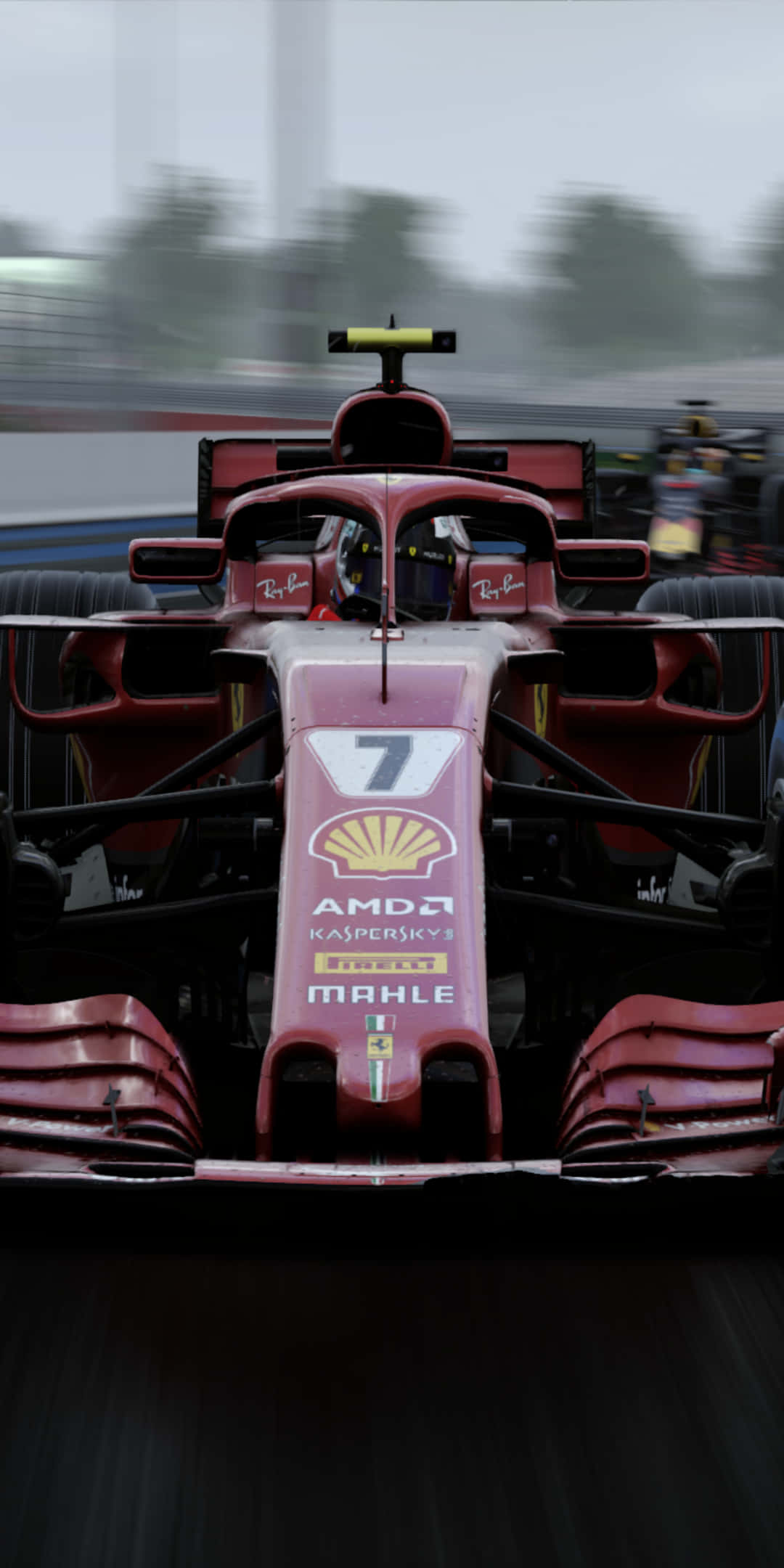 F1 桌布 壁紙 — 一輛紅色一級方程式賽車，車號7，在潮濕的賽道上疾馳，周圍環境模糊。