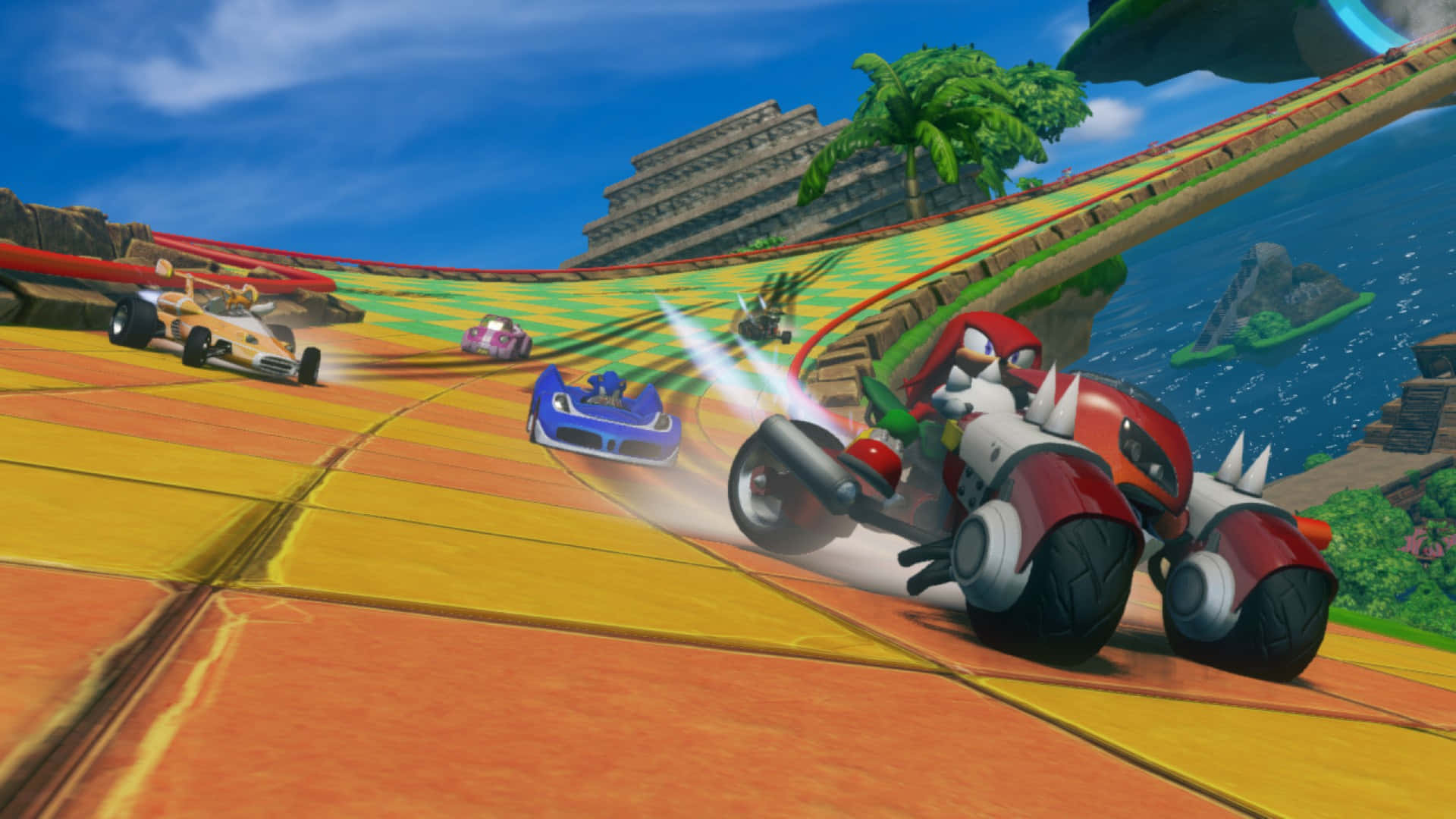 Sonic And All-stars Racing Transformed 桌布 壁紙 — 一輛紅色尖刺卡丁車在色彩繽紛的蜿蜒賽道上比賽，背景有其他卡丁車和古代遺跡。