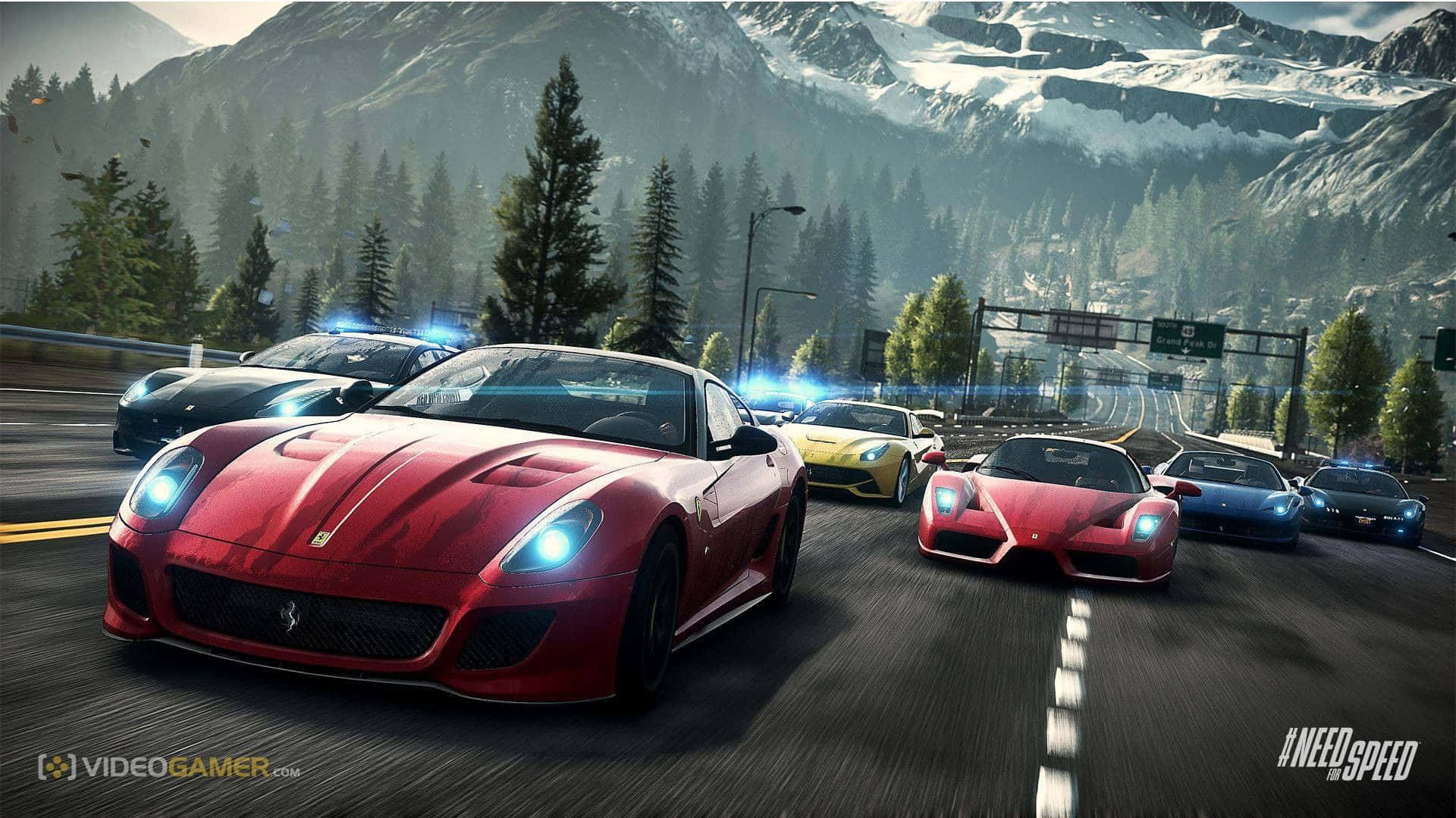 Best Need For Speed 桌布 壁紙 — 一輛紅色法拉利帶領高速追逐穿過積雪的山路，警車在後追捕。