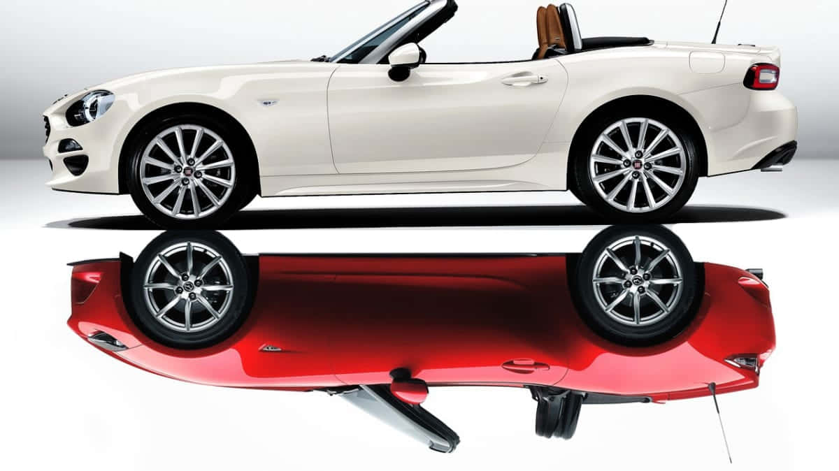 Fiat 124 Spider 桌布 壁紙 — 一輛純白色敞篷跑車在完美無瑕的白色攝影棚地板上映照出其鮮紅色的底部。