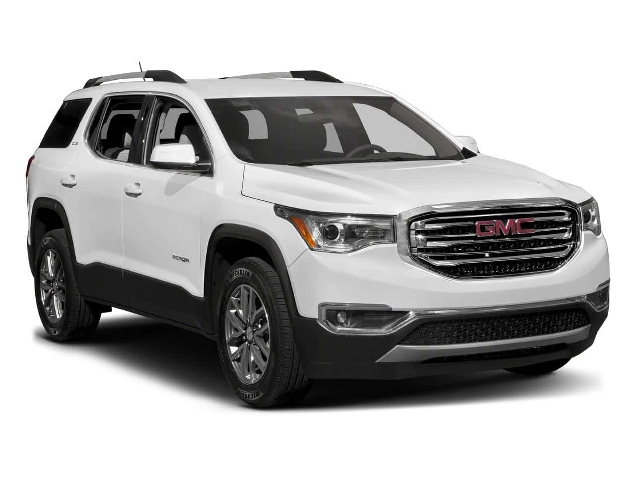 Gmc Acadia 桌布 壁紙 — 一輛純白色的GMC Acadia SUV在乾淨的攝影棚拍攝中展示，具有銳利的燈光和詳細的鍍鉻裝飾。
