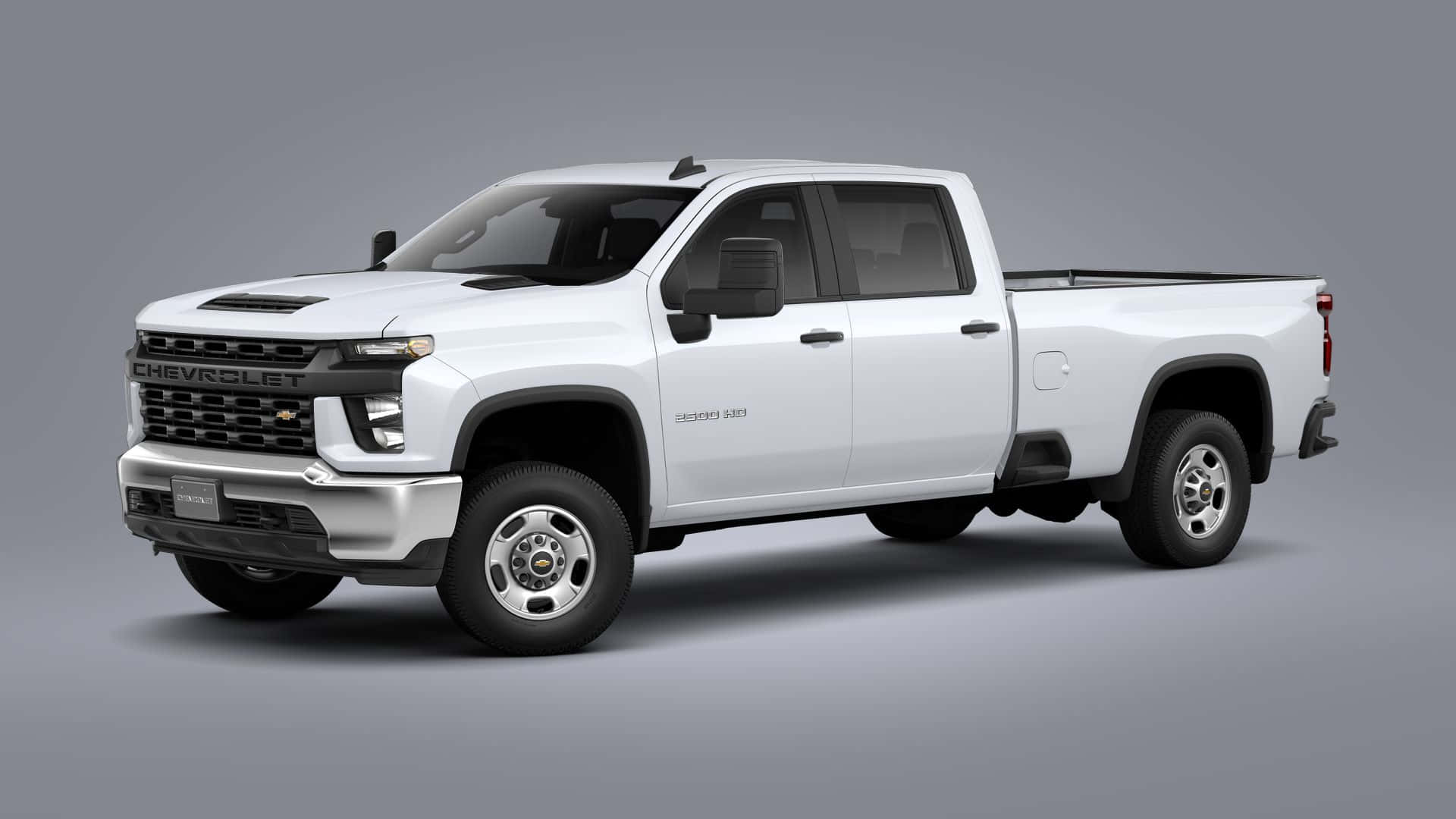 Chevrolet 桌布 壁紙 — 一輛純白色的雪佛蘭 Silverado 皮卡車在乾淨的攝影棚環境中展示，光線柔和。